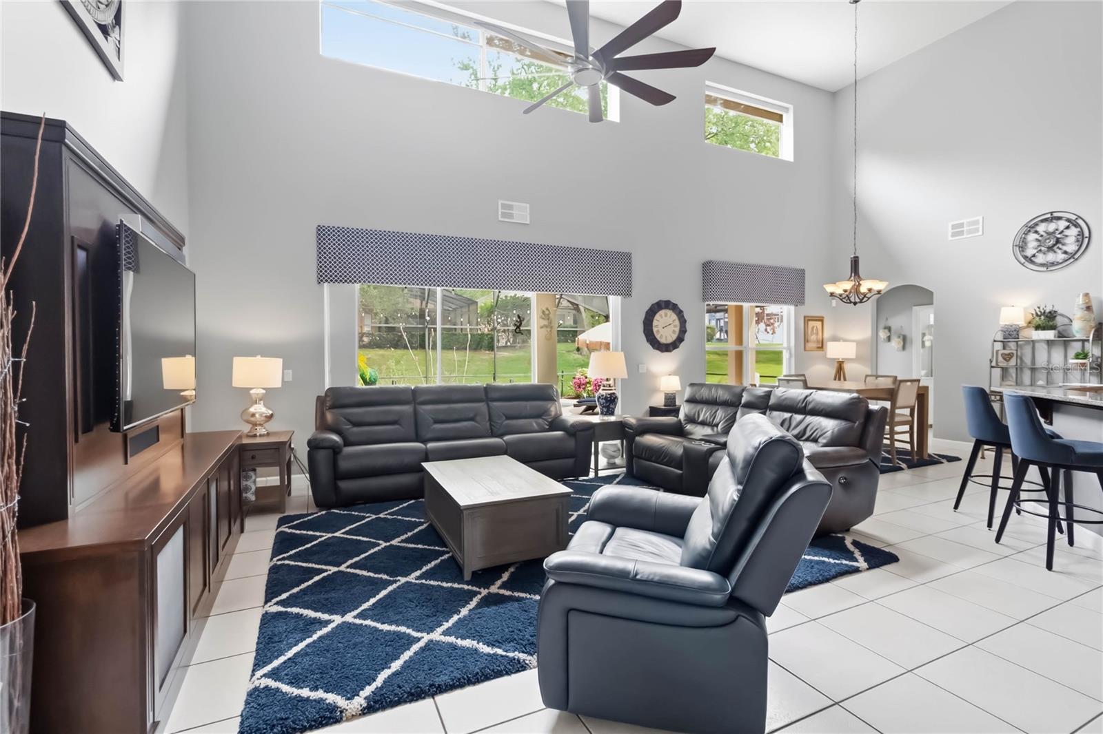 Image 3 of 39 For 1925 Breezy Hill Drive Windermere F