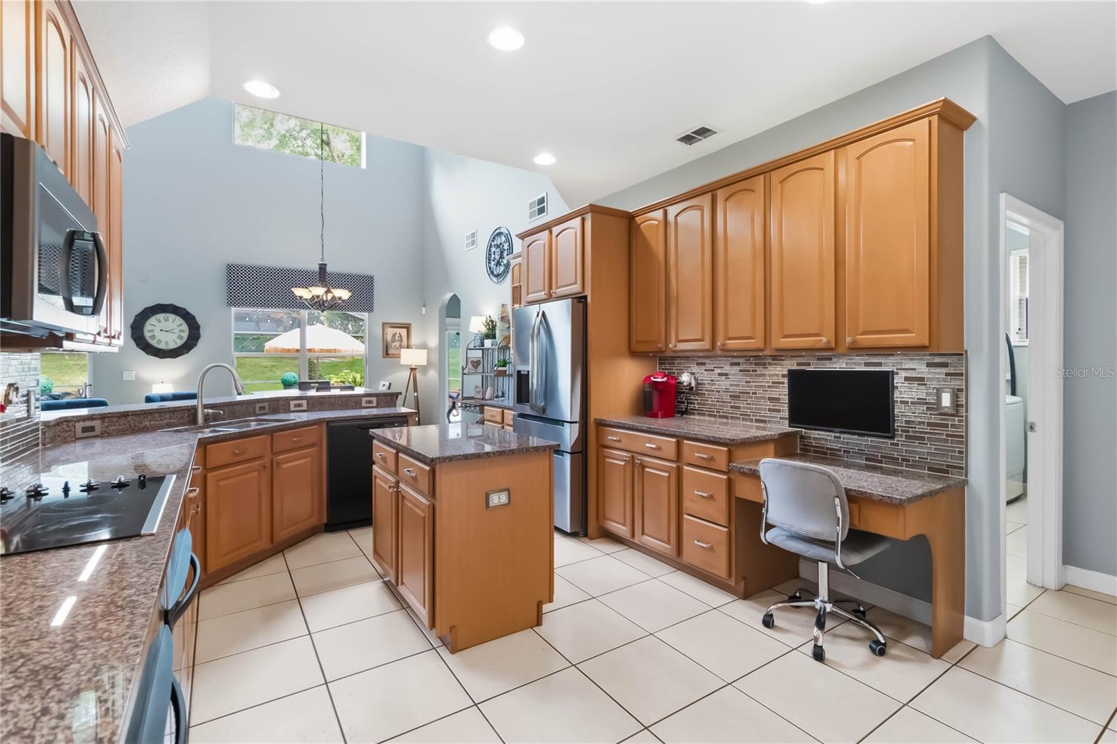 Image 8 of 39 For 1925 Breezy Hill Drive Windermere F