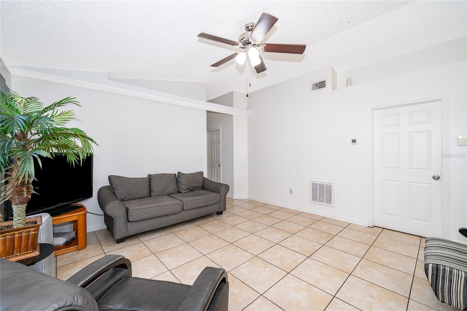 Image 4 of 18 For 1717 Chatham Circle