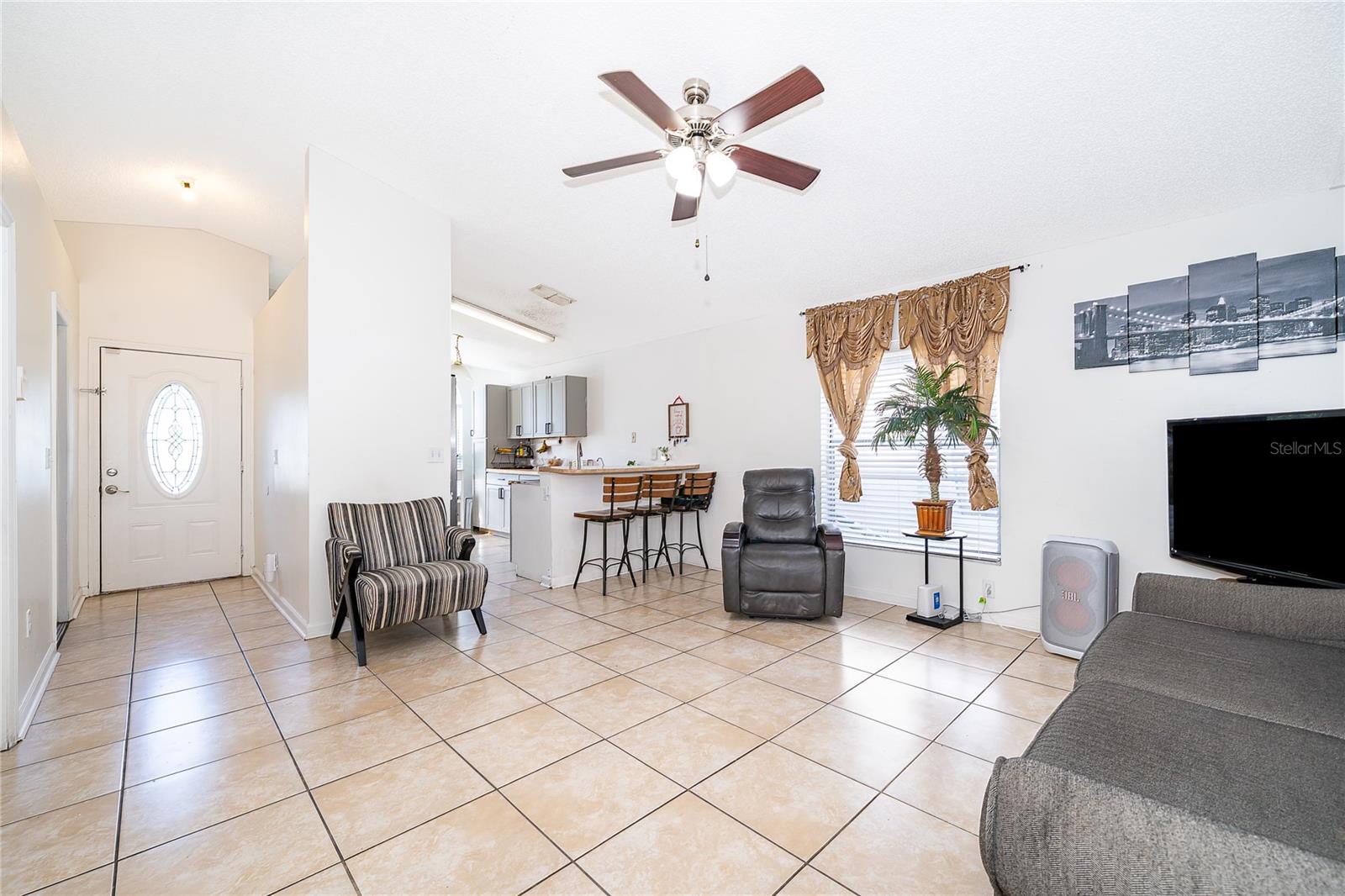 Image 5 of 18 For 1717 Chatham Circle