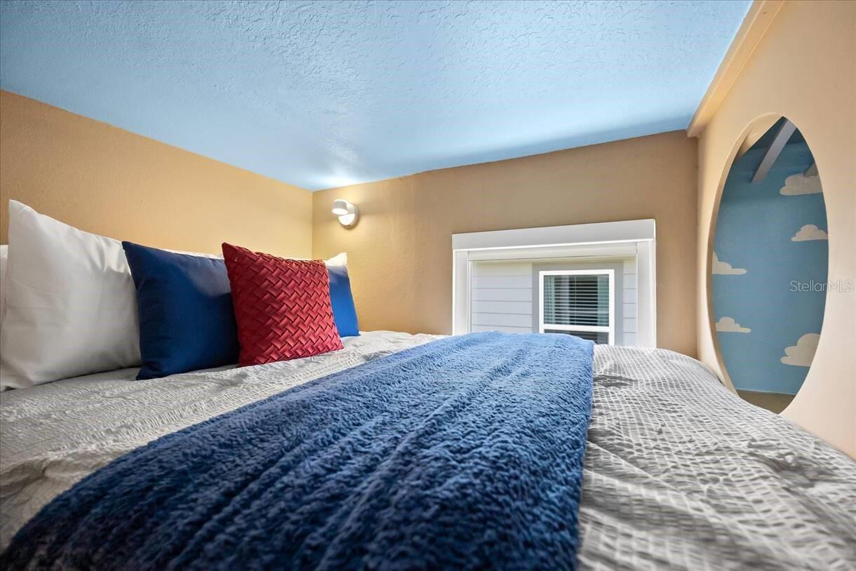 Image 23 of 44 For 15952 Cape Coral Loop