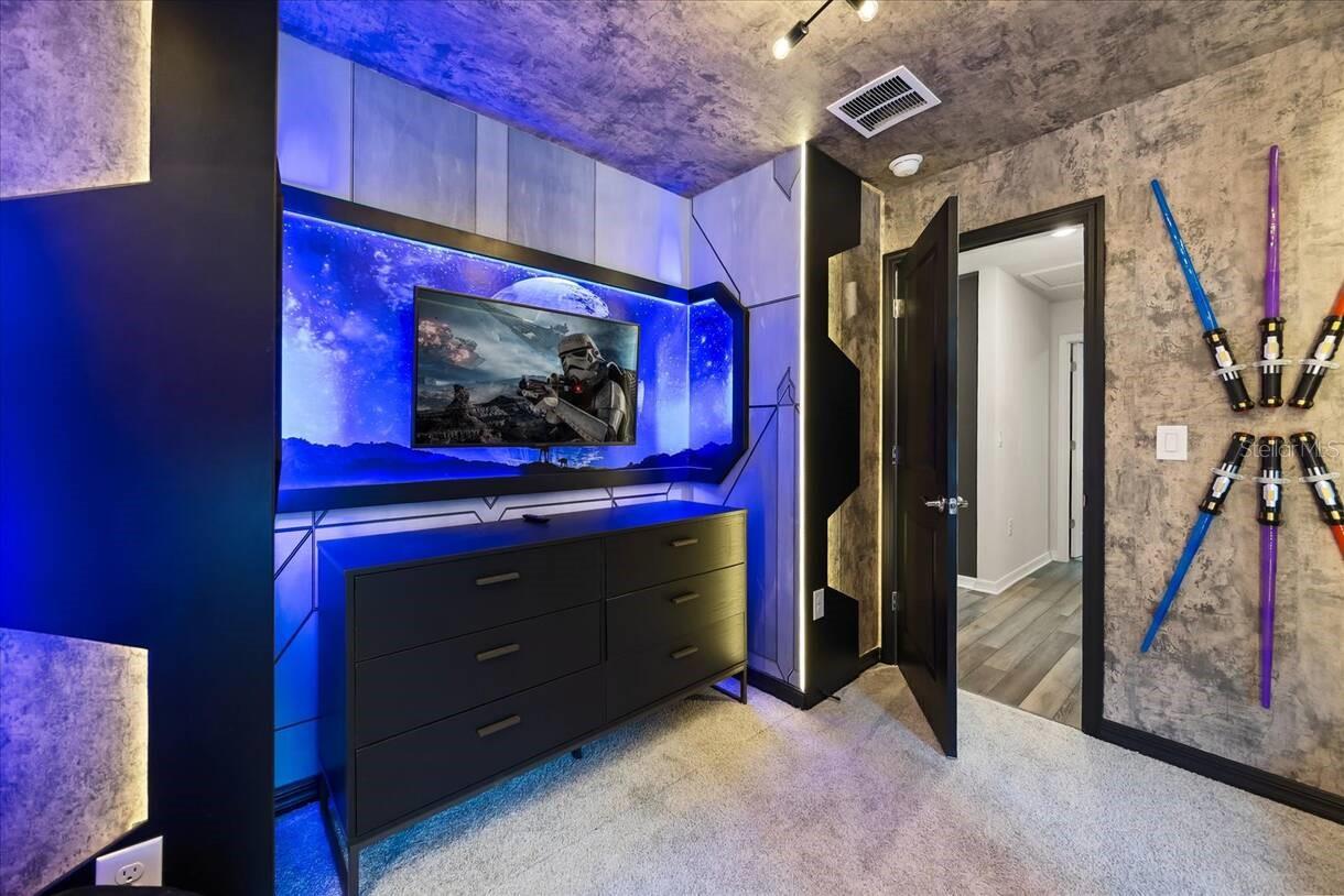 Image 26 of 44 For 15952 Cape Coral Loop