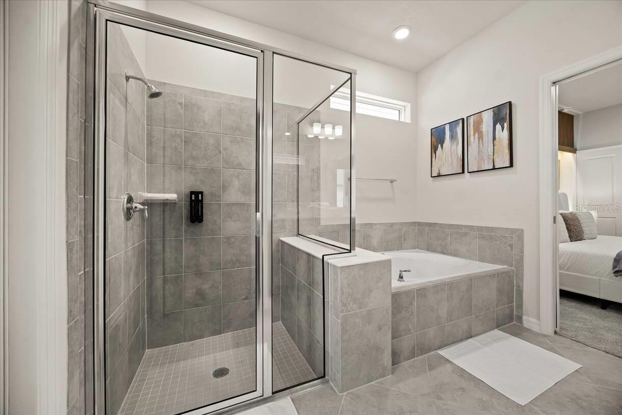 Image 31 of 44 For 15952 Cape Coral Loop