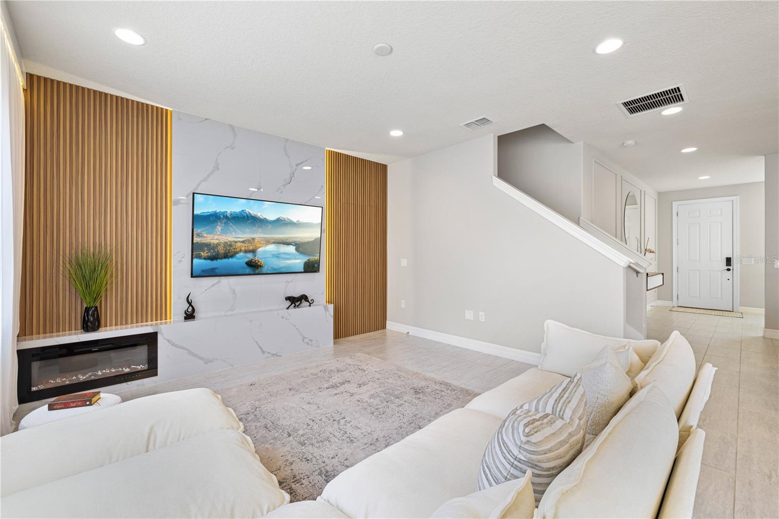 Image 3 of 62 For 1623 Regal River Circle