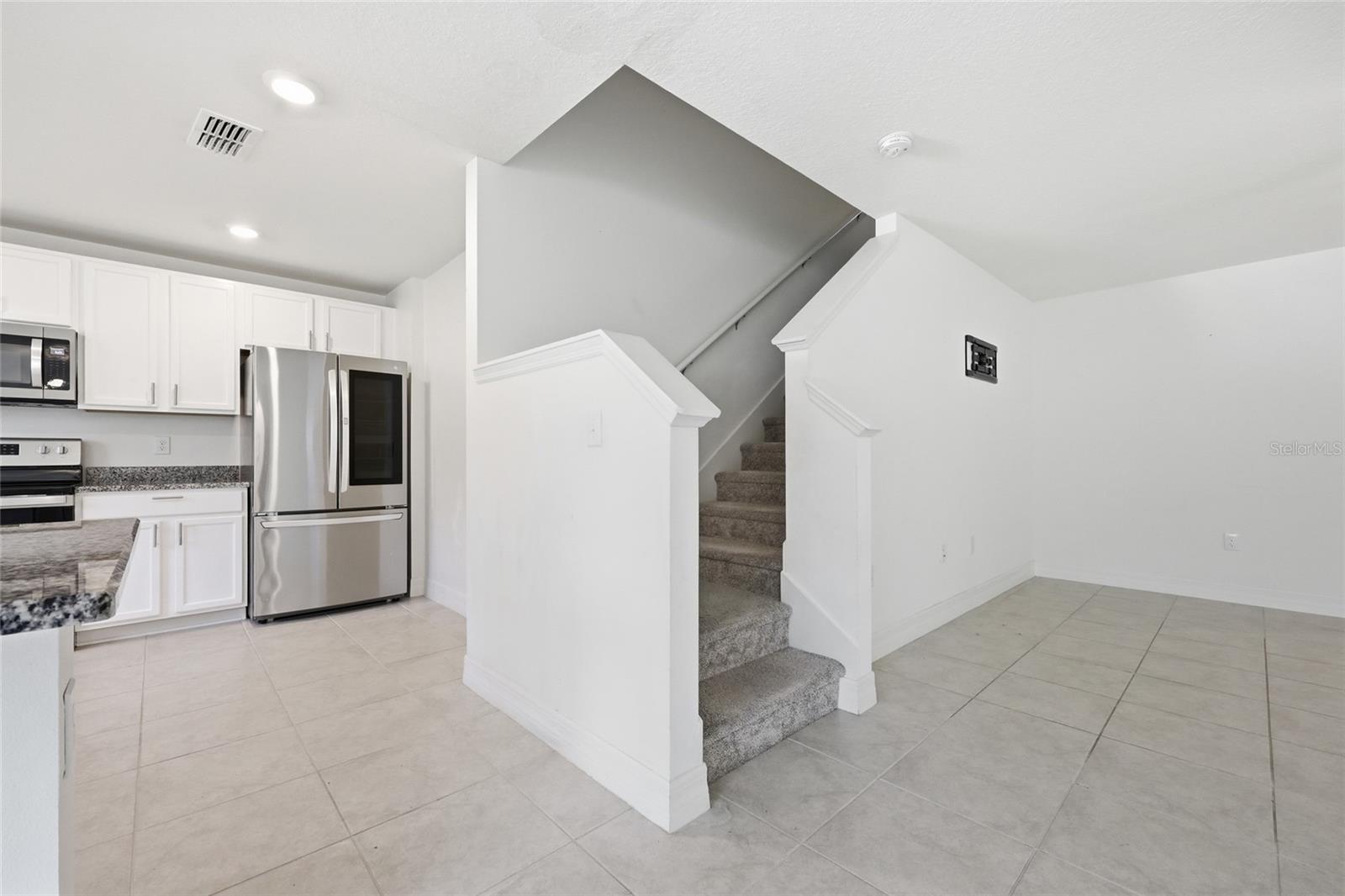 Image 10 of 35 For 1096 Papaya Circle