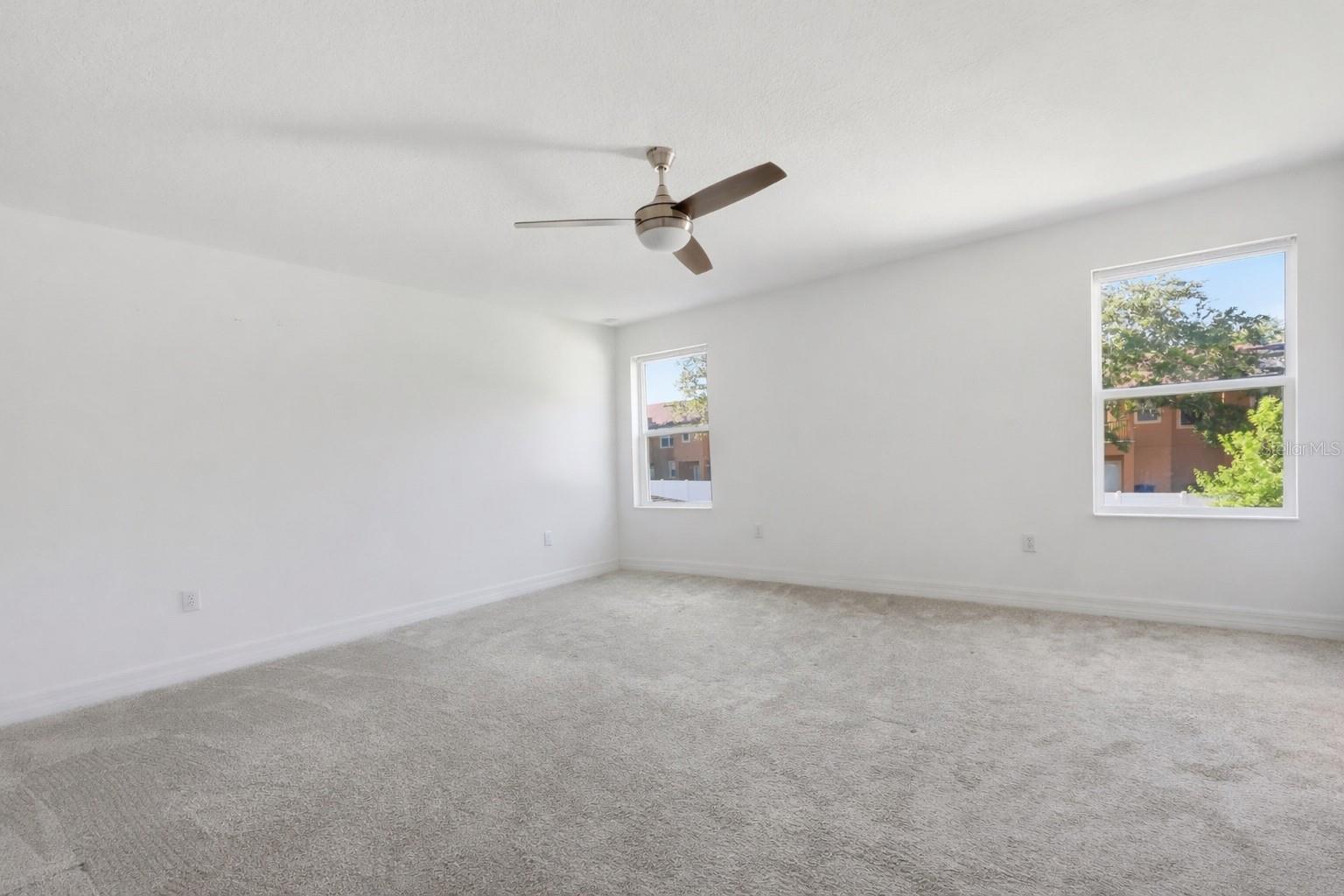 Image 13 of 35 For 1096 Papaya Circle