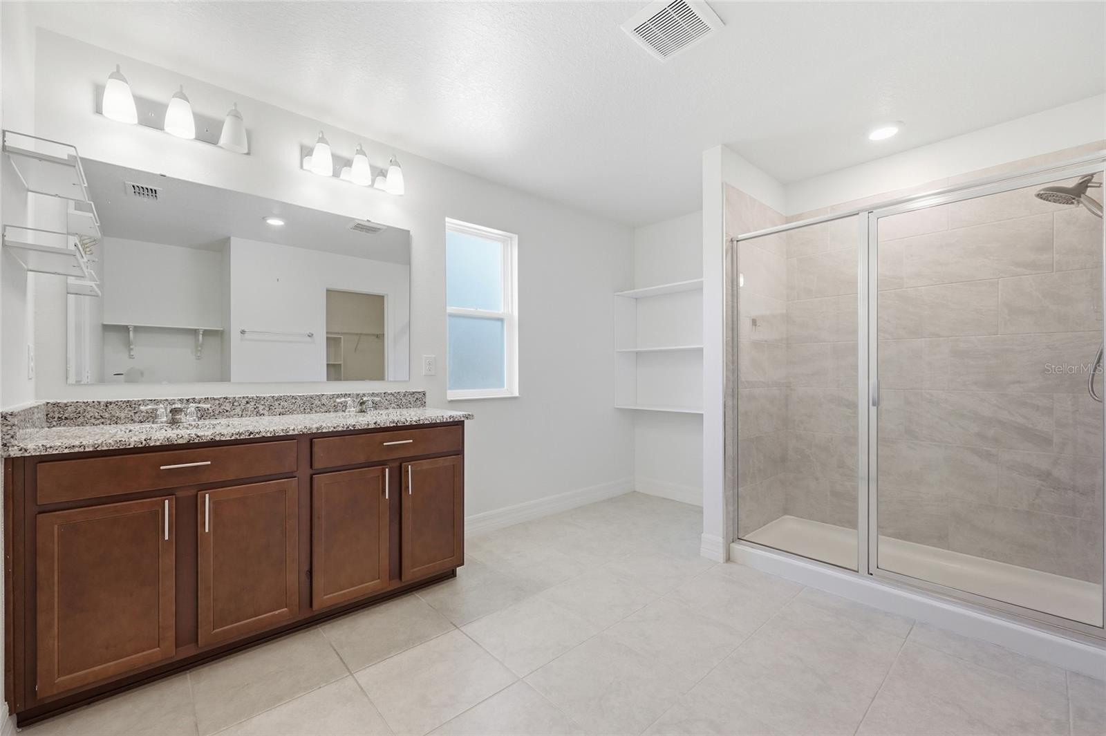 Image 15 of 35 For 1096 Papaya Circle