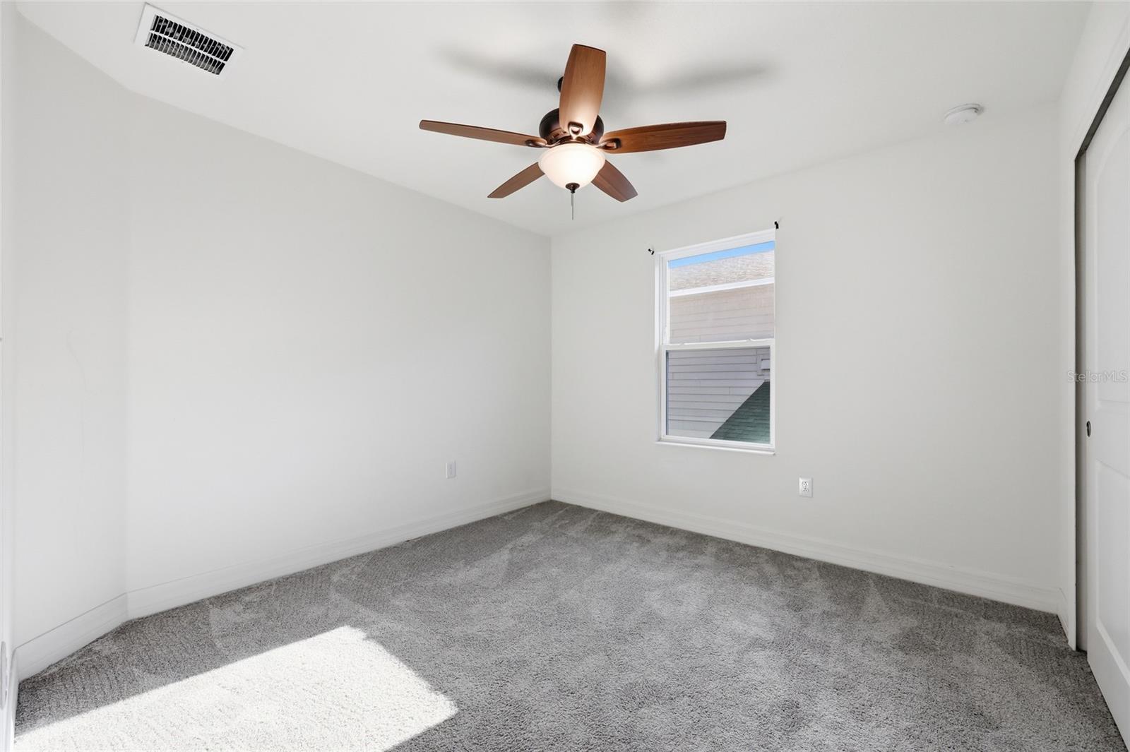 Image 18 of 35 For 1096 Papaya Circle