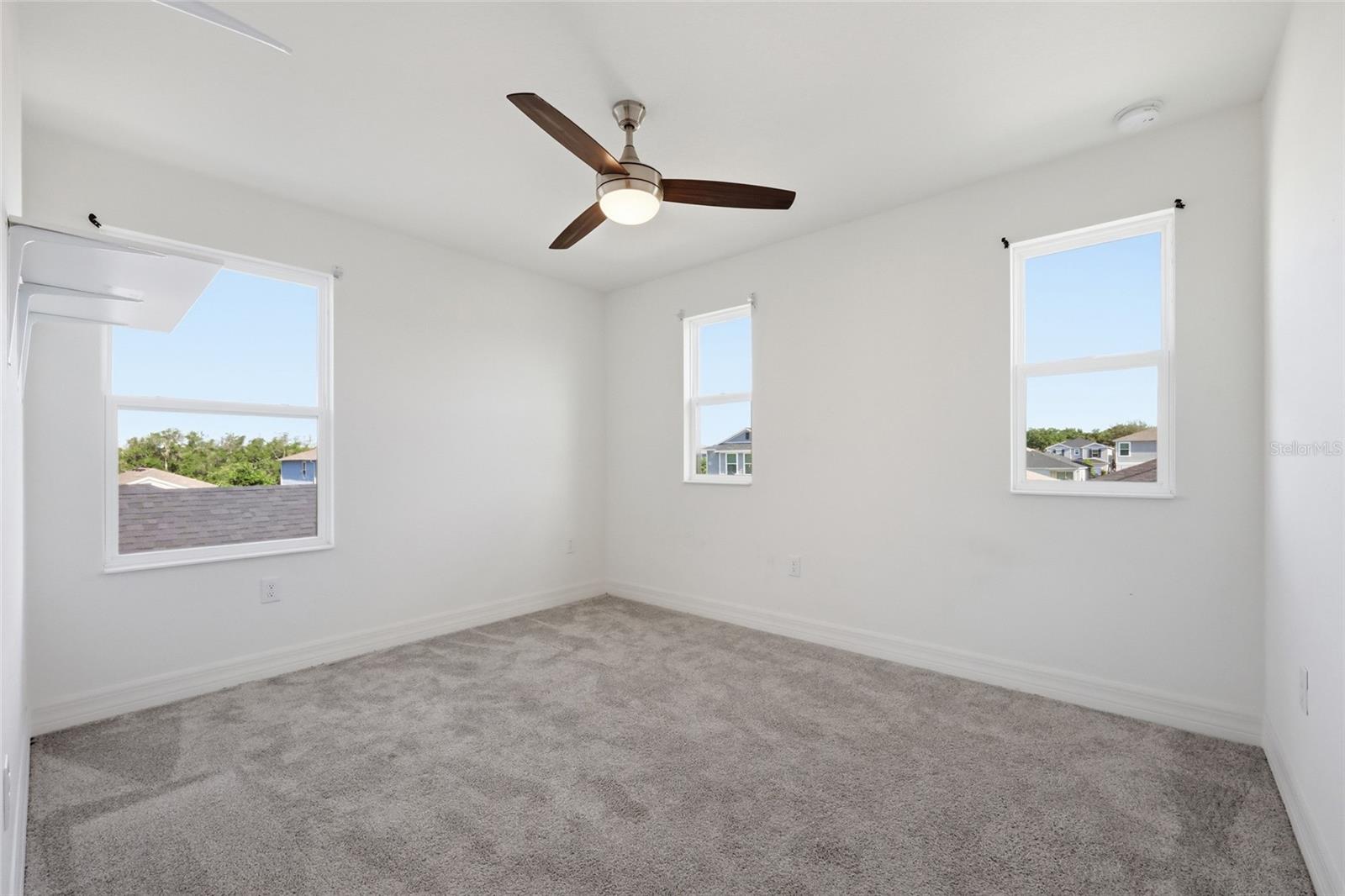 Image 20 of 35 For 1096 Papaya Circle