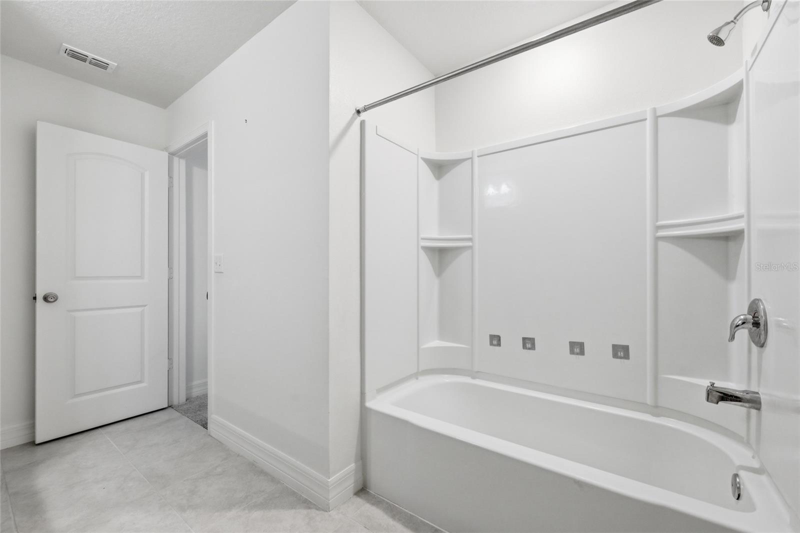 Image 22 of 35 For 1096 Papaya Circle