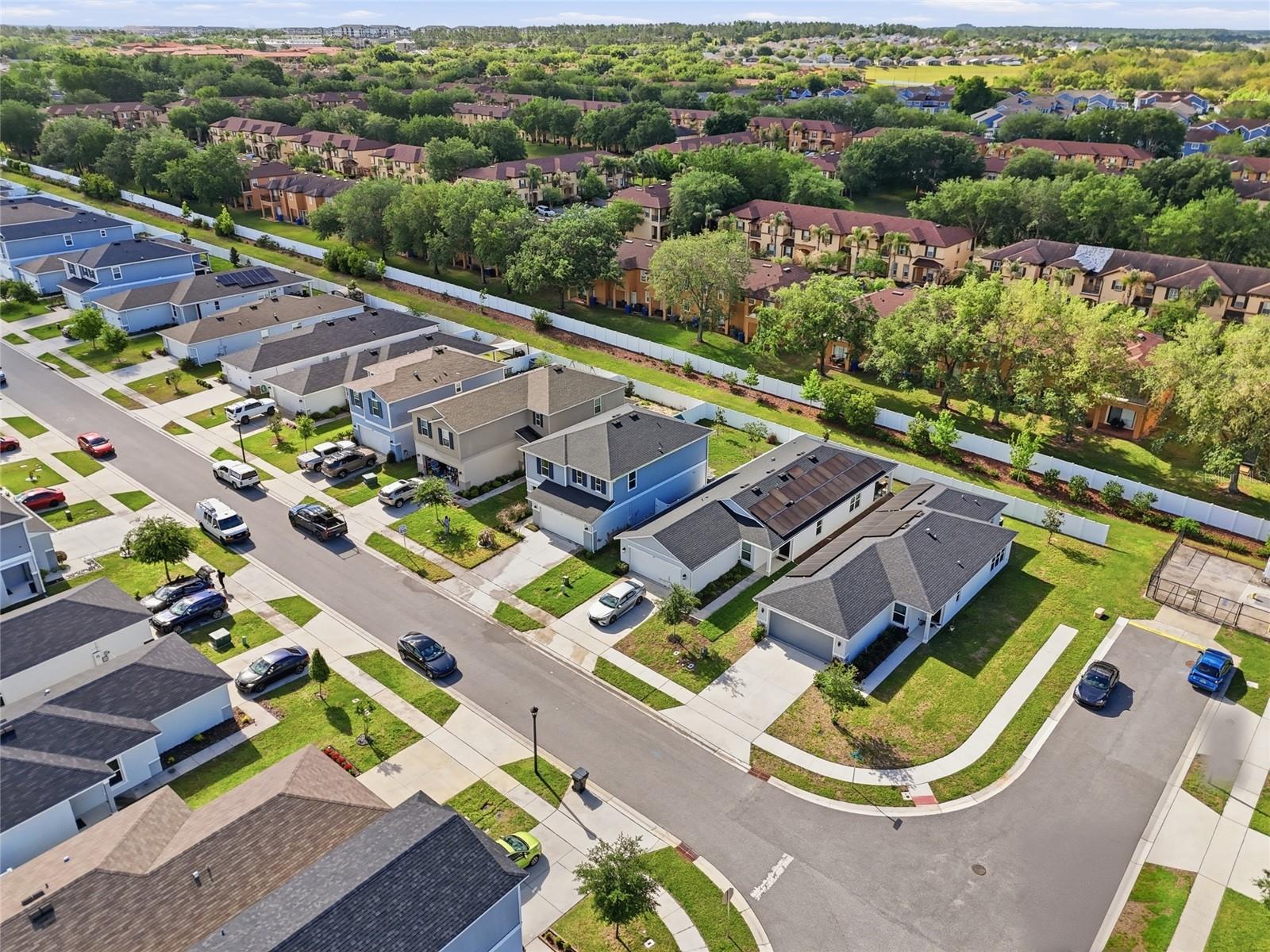 Image 25 of 35 For 1096 Papaya Circle