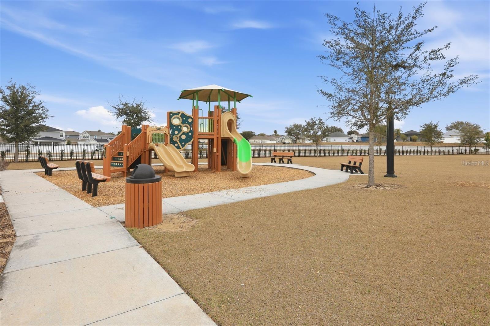 Image 32 of 35 For 1096 Papaya Circle