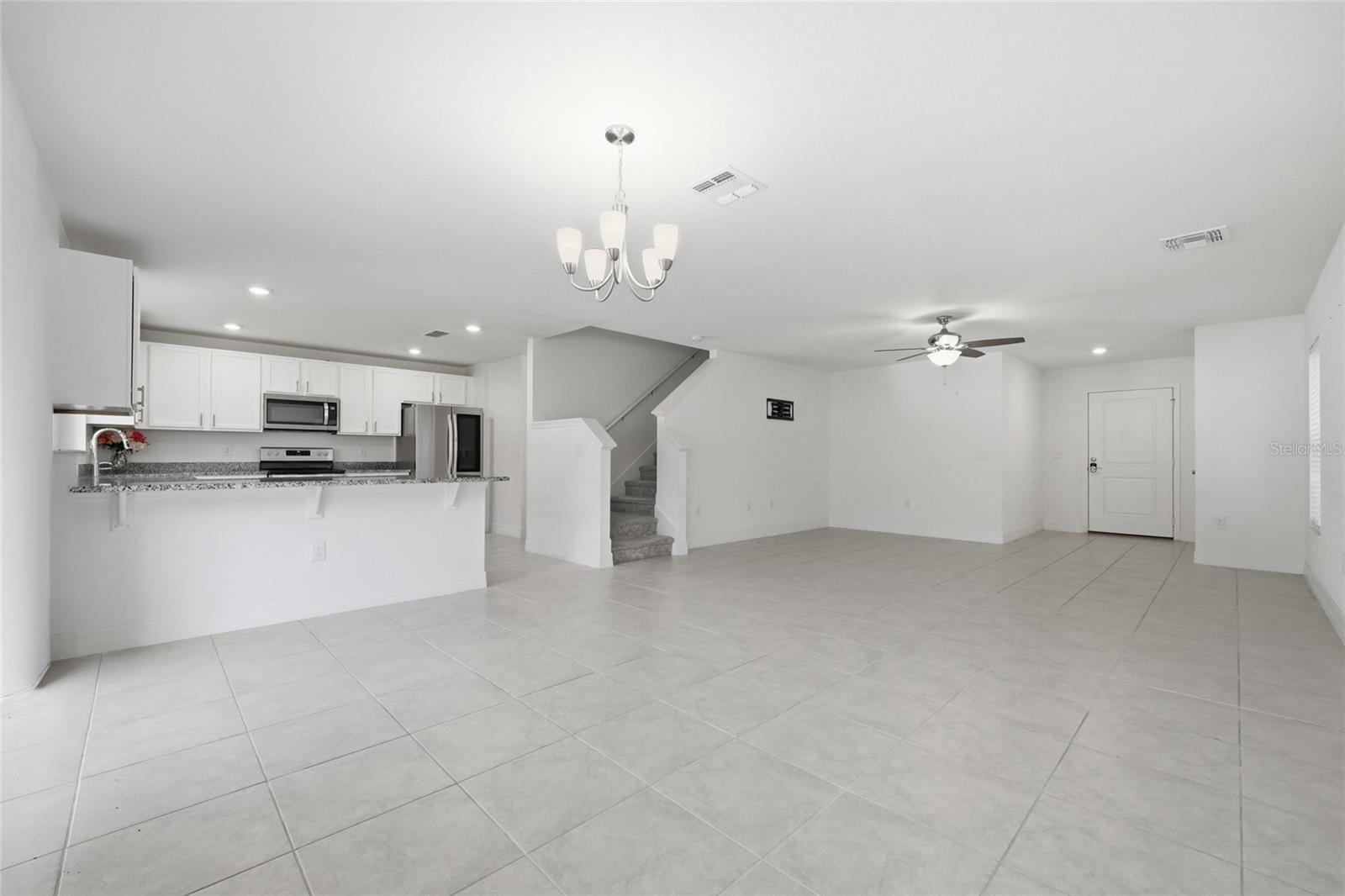 Image 6 of 35 For 1096 Papaya Circle