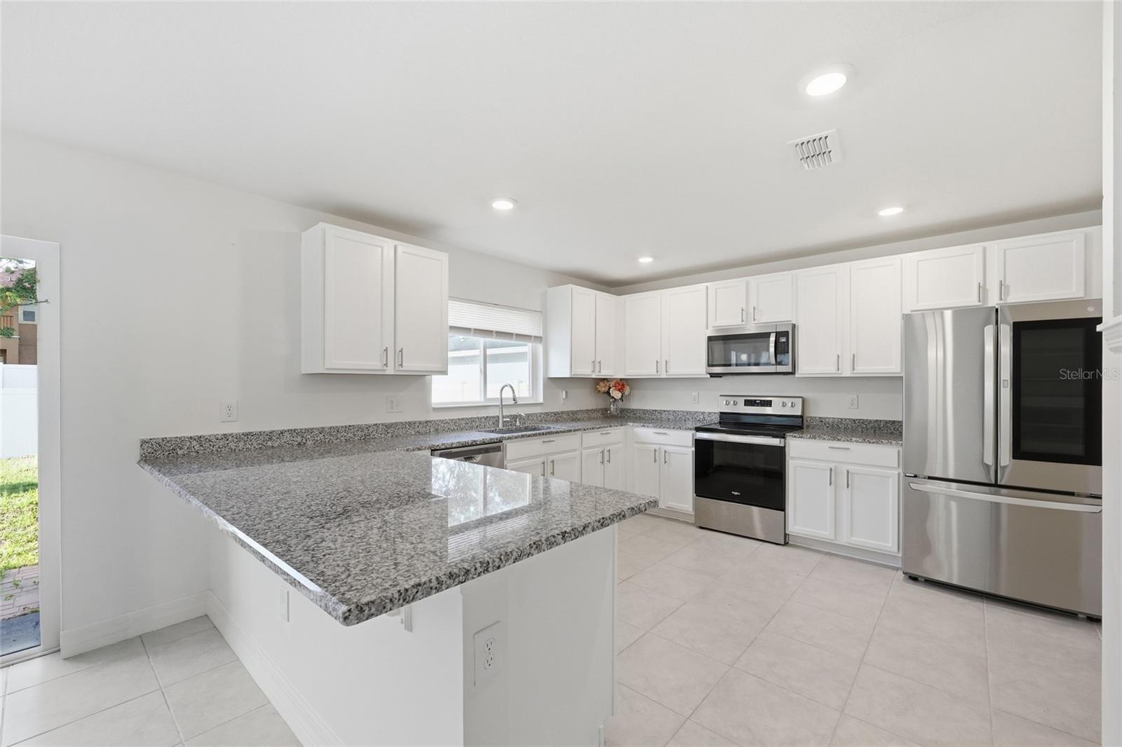 Image 8 of 35 For 1096 Papaya Circle