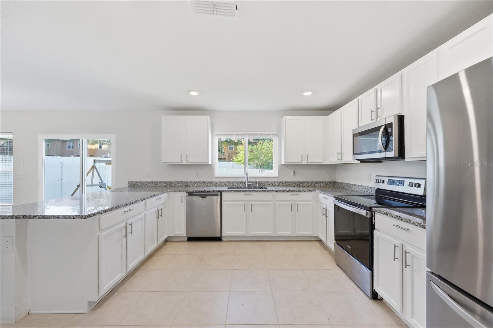 Image 9 of 35 For 1096 Papaya Circle