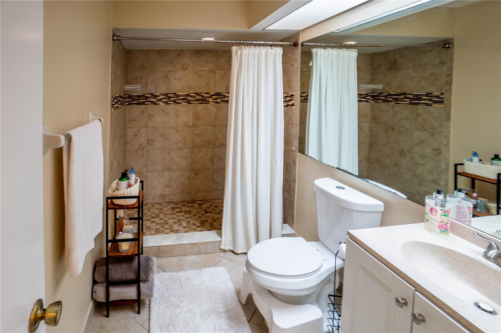 Image 17 of 23 For 451 Stanton Place