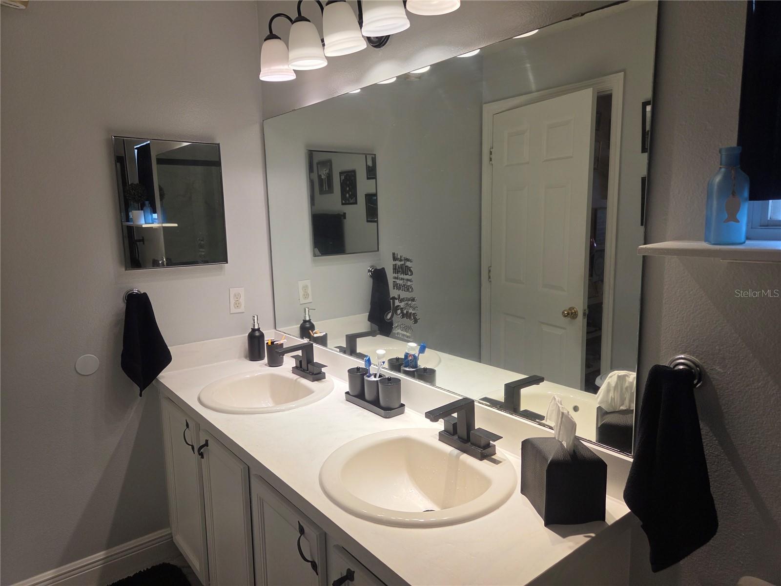 Image 14 of 18 For 447 Lark Court