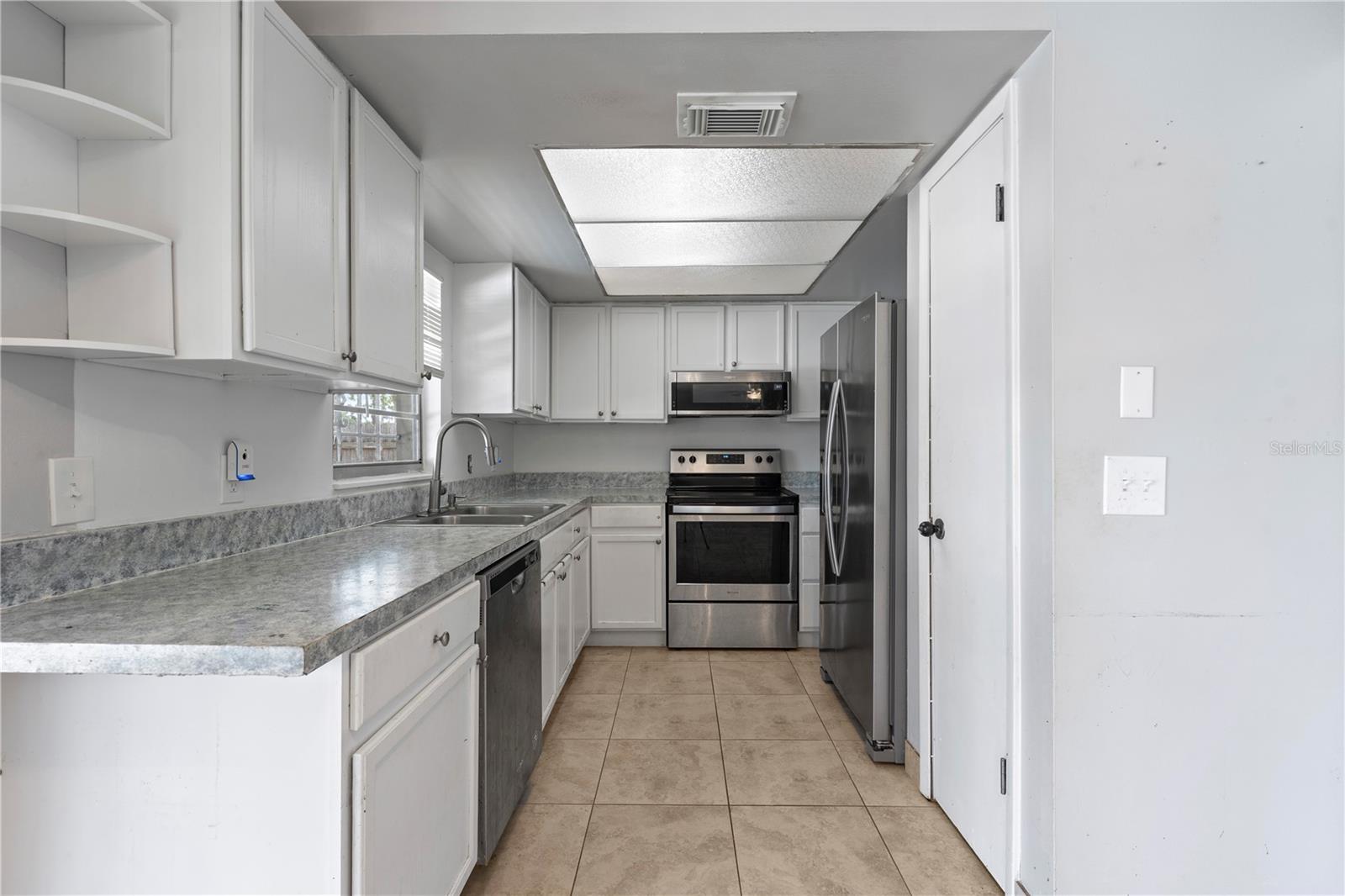 Image 10 of 34 For 5633 Marvell Avenue