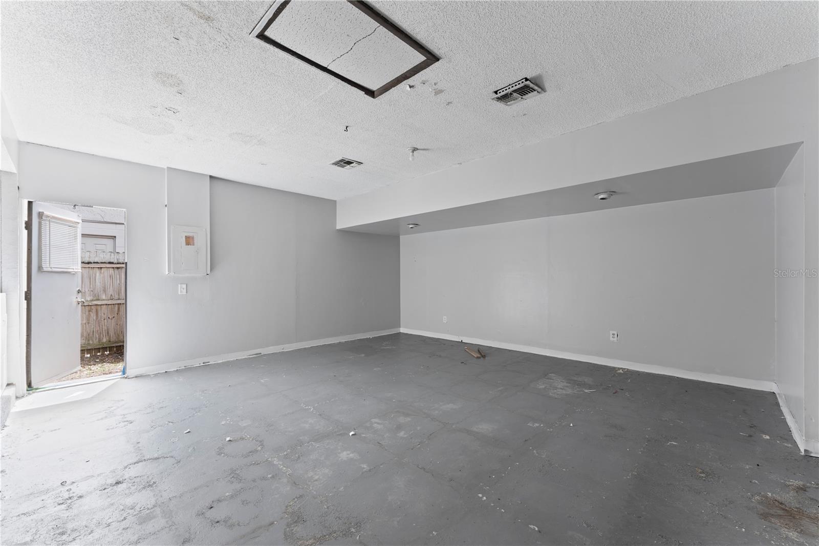 Image 18 of 34 For 5633 Marvell Avenue