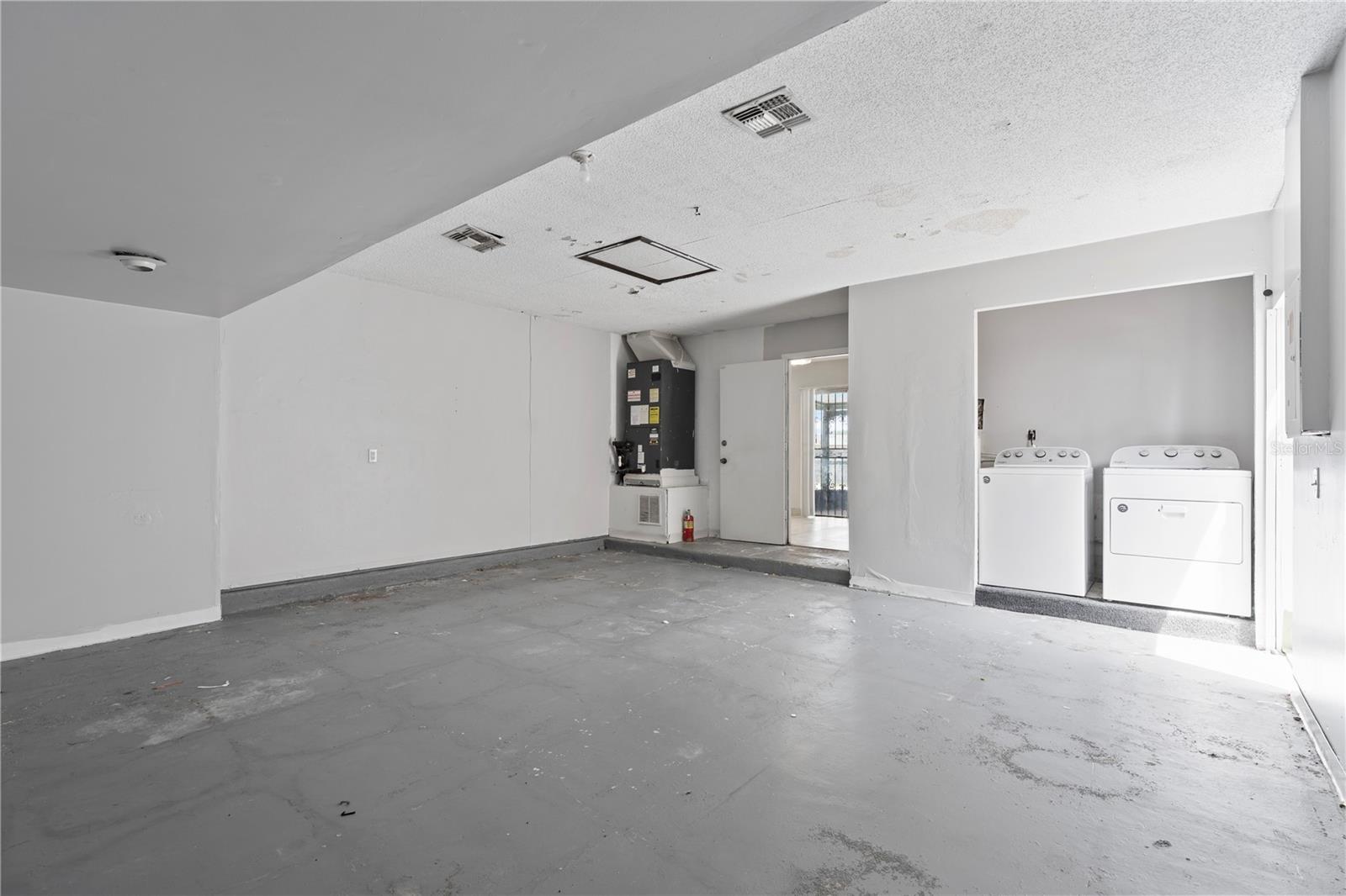 Image 19 of 34 For 5633 Marvell Avenue