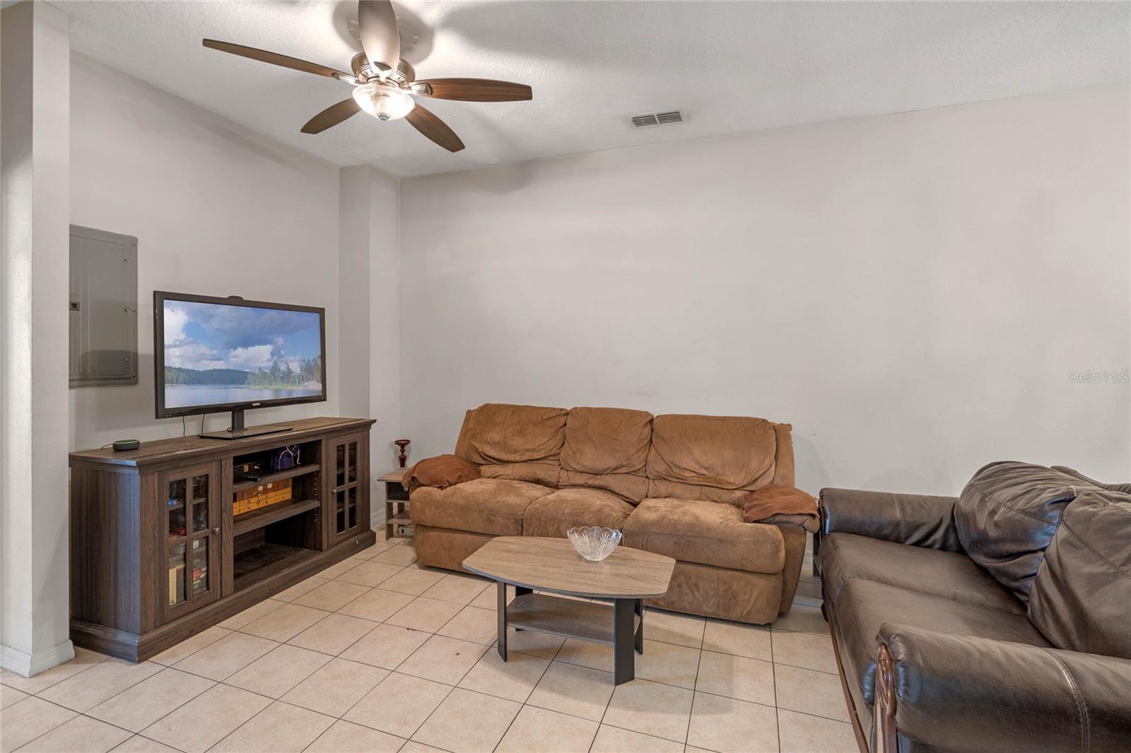 Image 4 of 28 For 4719 Hemingway House Street