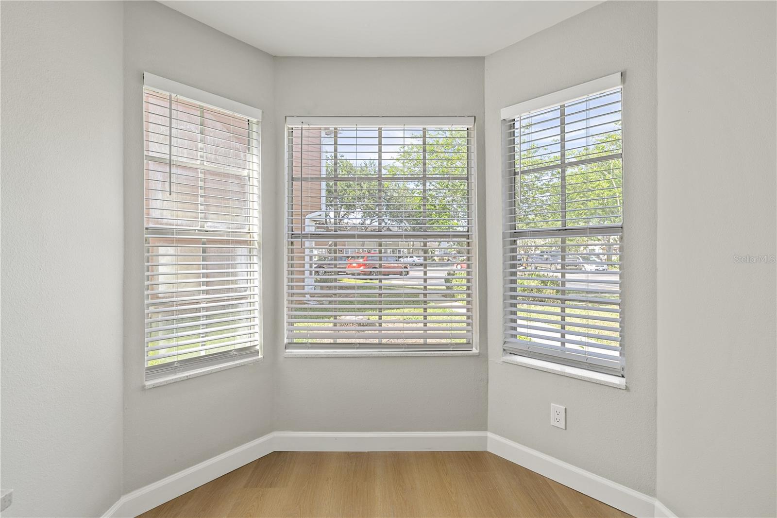 Image 6 of 51 For 2054 Waterleaf Street