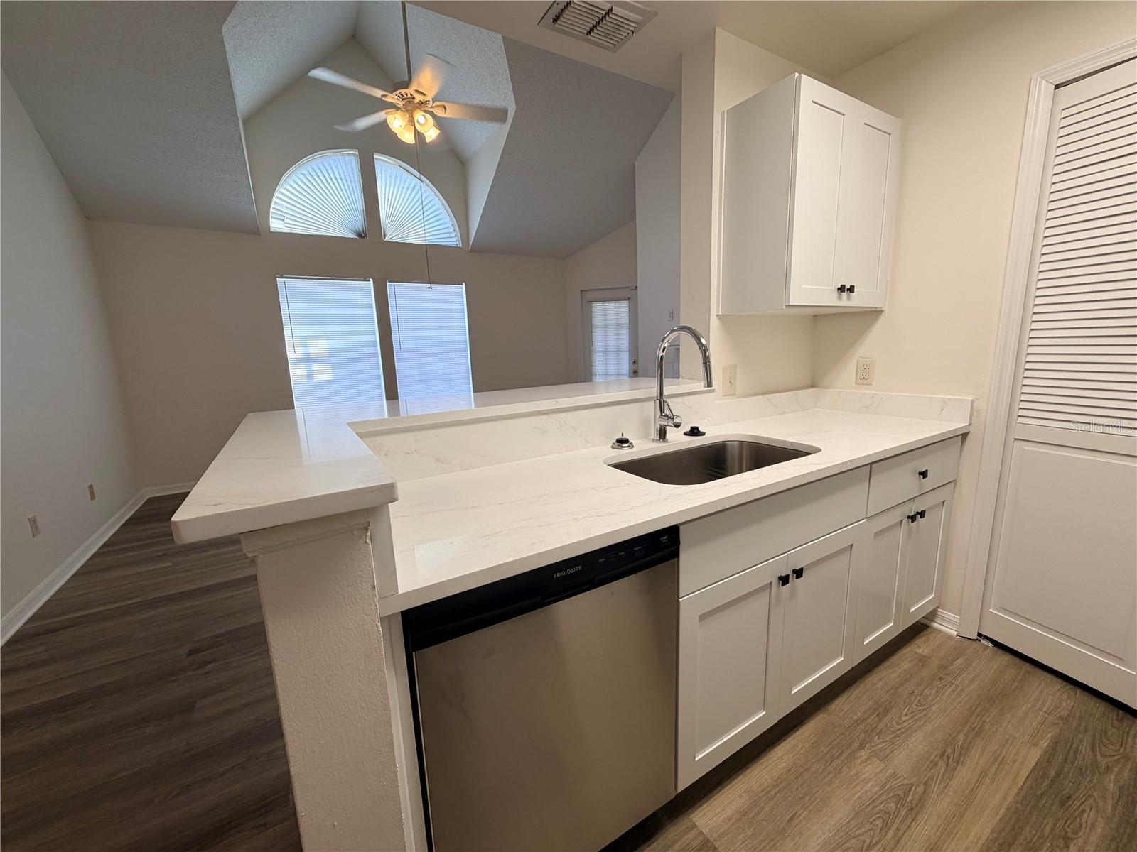 Image 8 of 23 For 6184 Westgate Drive 204