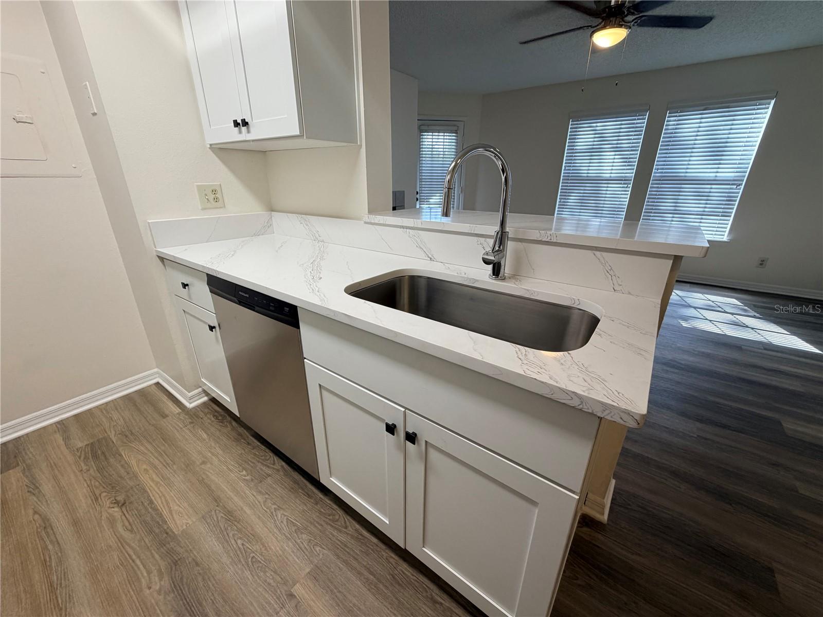 Image 8 of 20 For 5986 Westgate Drive 204