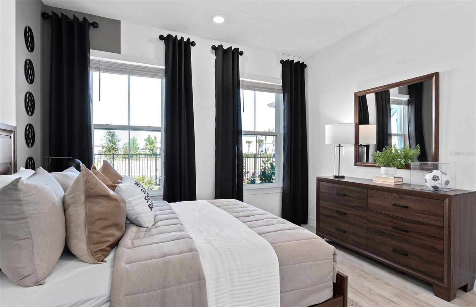 Image 39 of 53 For 10305 Park Estates Avenue