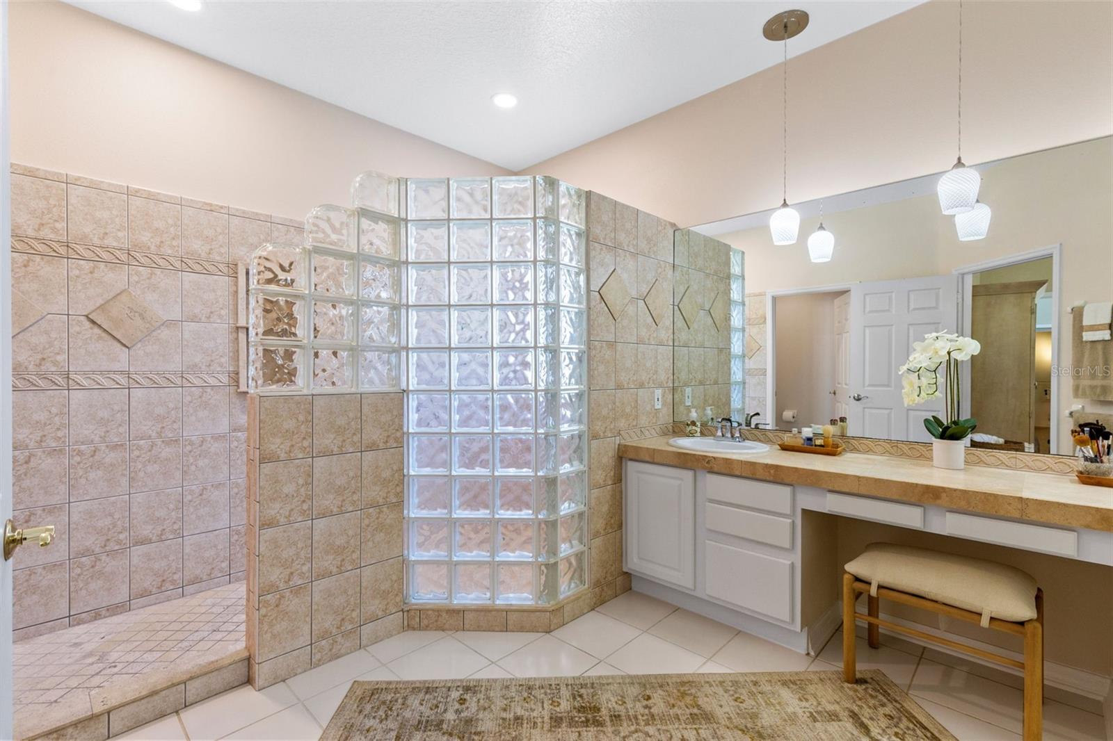 Image 18 of 40 For 226 Chestnut Ridge Street