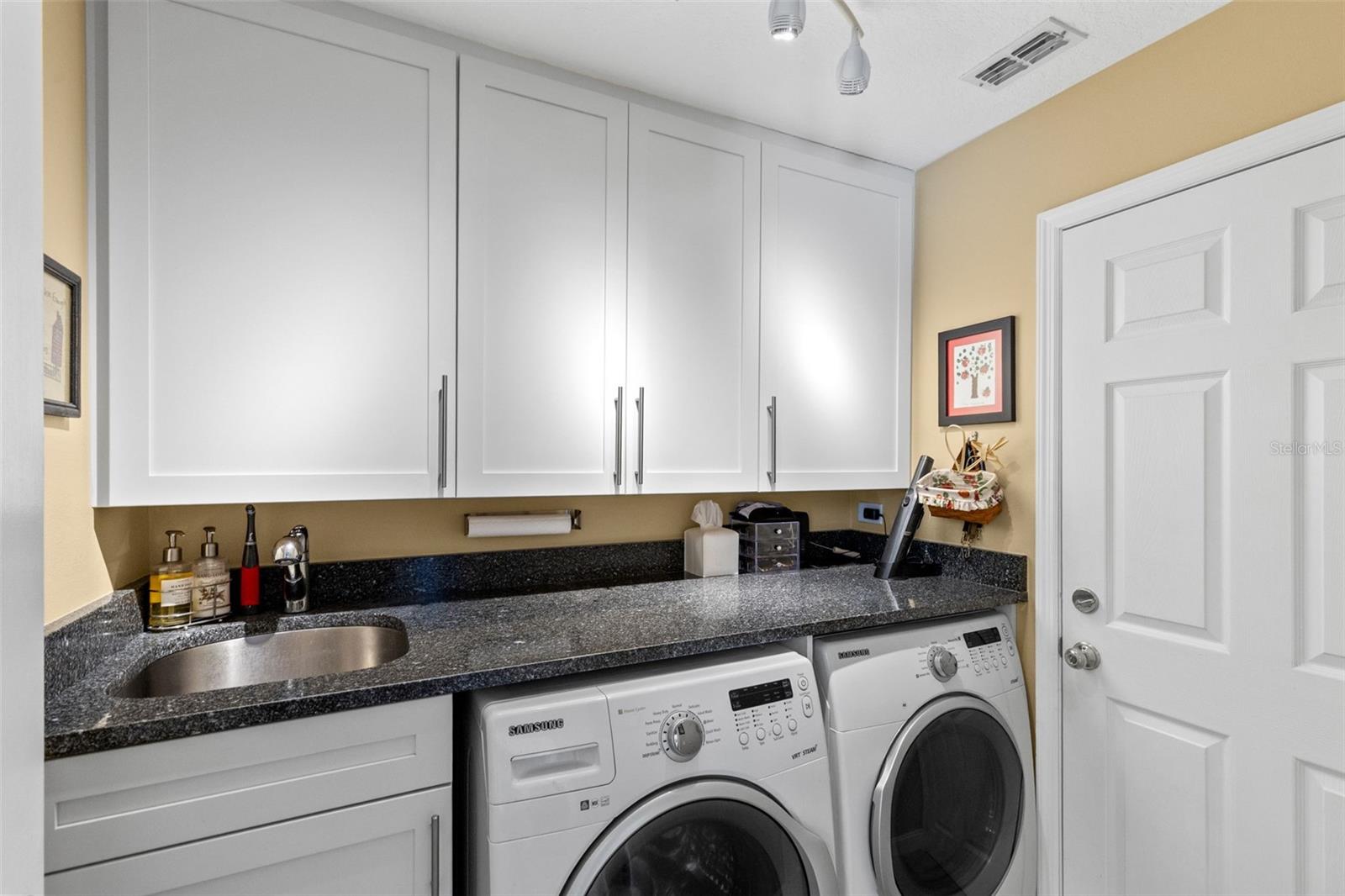 Image 32 of 40 For 226 Chestnut Ridge Street