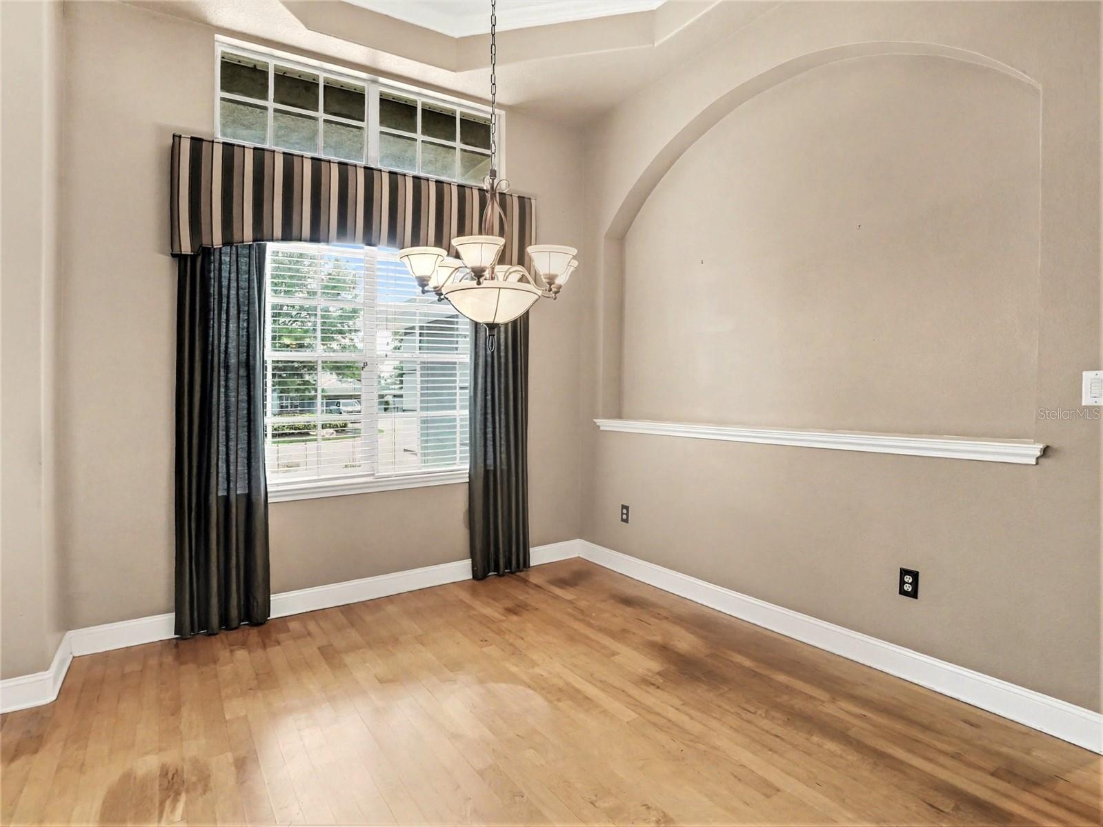 Image 10 of 50 For 609 Statenville Court