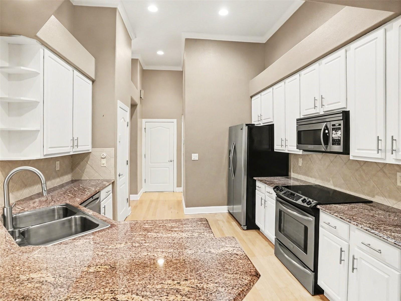 Image 15 of 50 For 609 Statenville Court