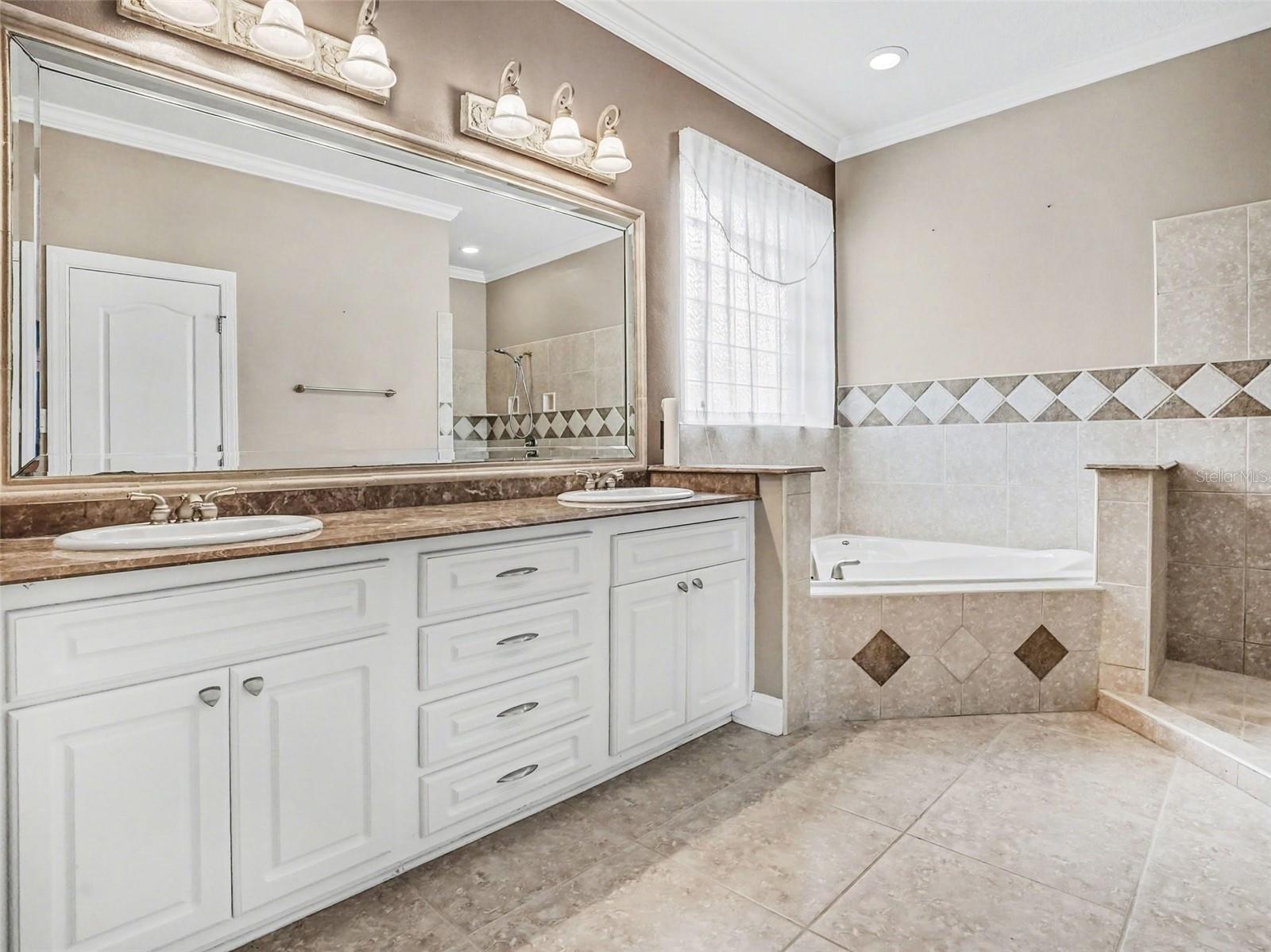 Image 23 of 50 For 609 Statenville Court