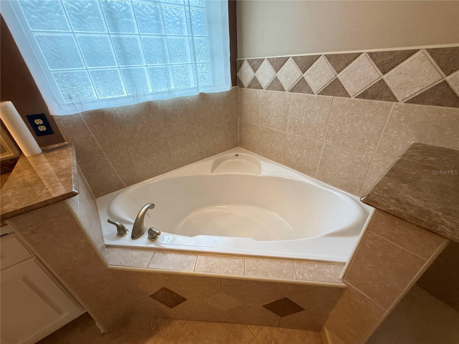 Image 24 of 50 For 609 Statenville Court