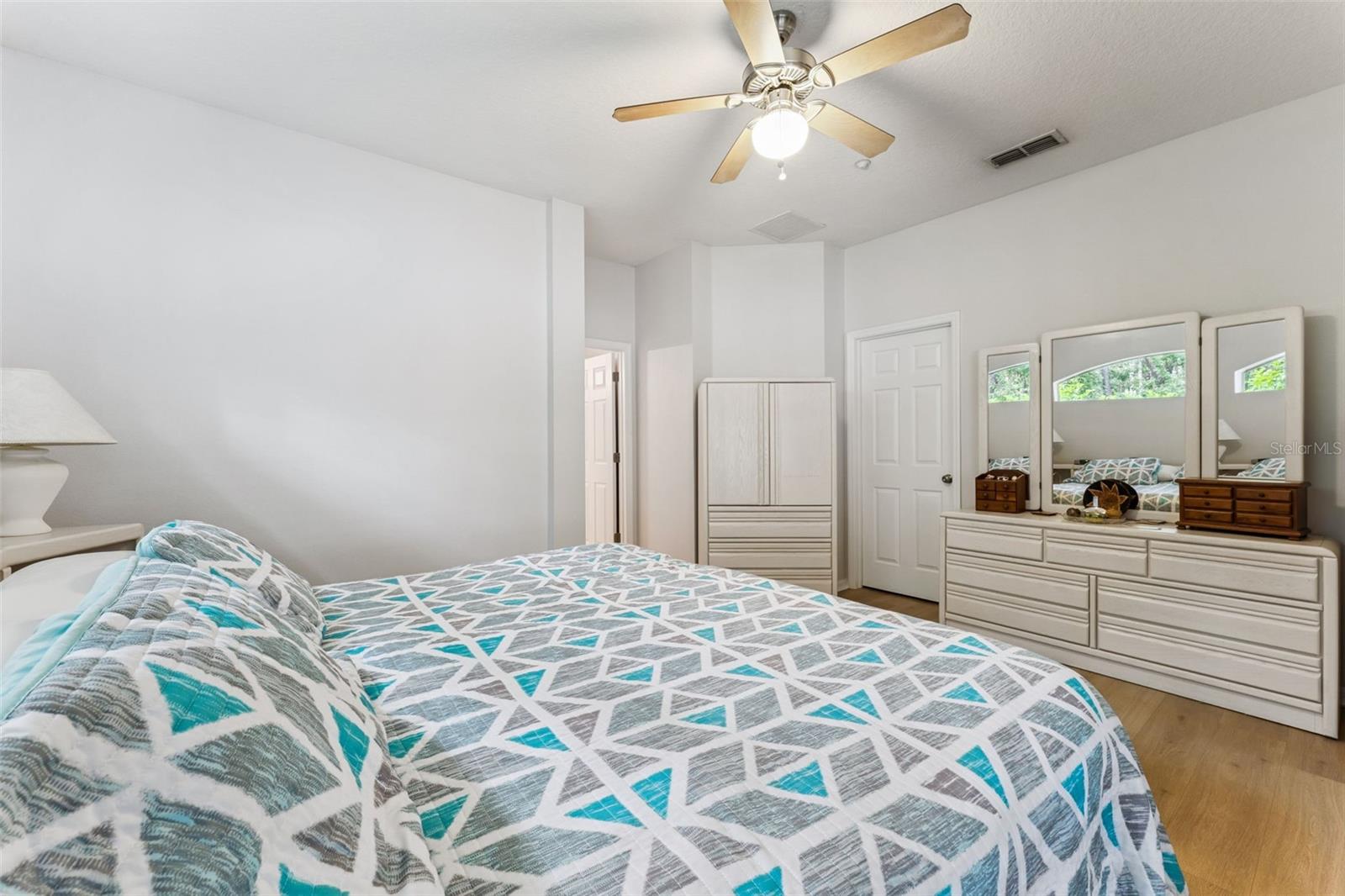 Image 14 of 27 For 9885 Leland Drive