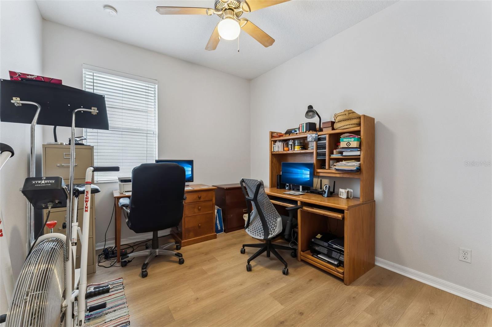 Image 21 of 27 For 9885 Leland Drive