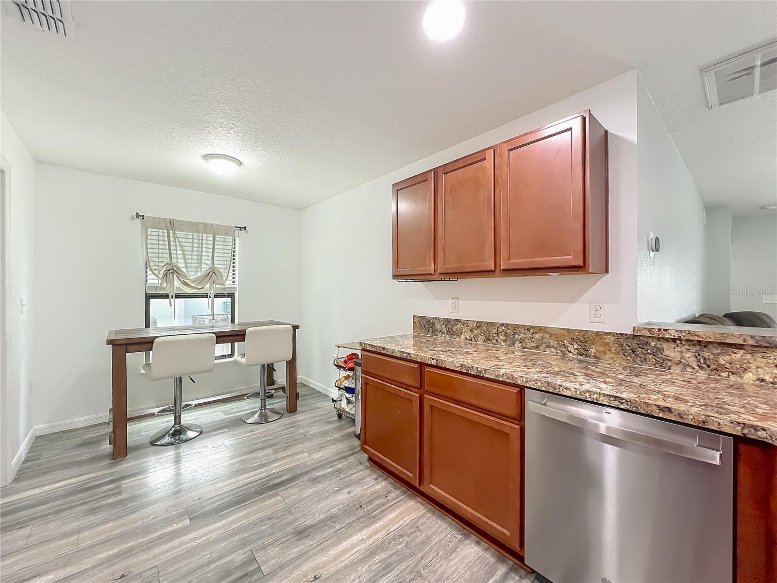 Image 4 of 19 For 2395 Bracknell Forest Trl