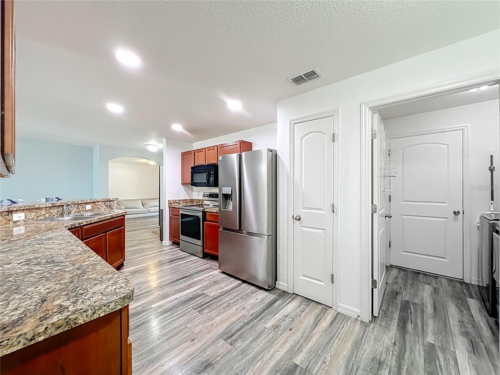 Image 5 of 19 For 2395 Bracknell Forest Trl