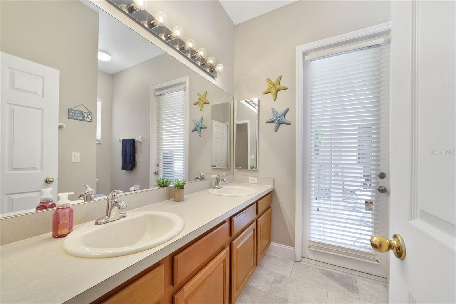 Image 17 of 33 For 6695 Lake Carlisle Boulevard