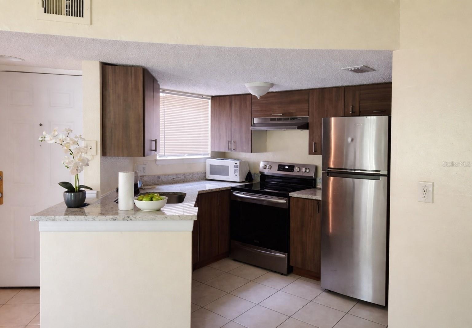 Image 4 of 4 For 1964 Lake Atriums Circle 158