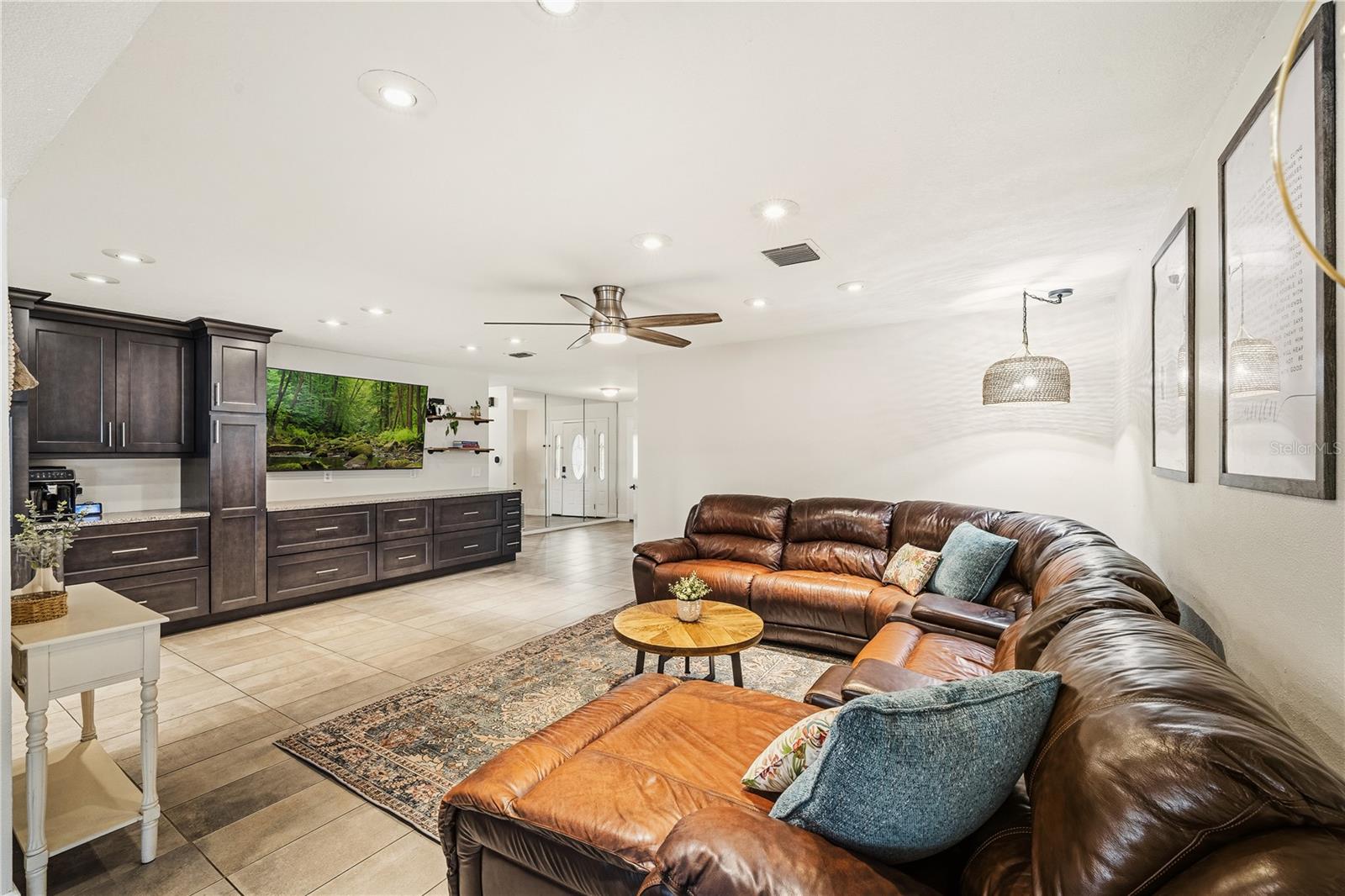 Image 11 of 41 For 419 Navarre Way