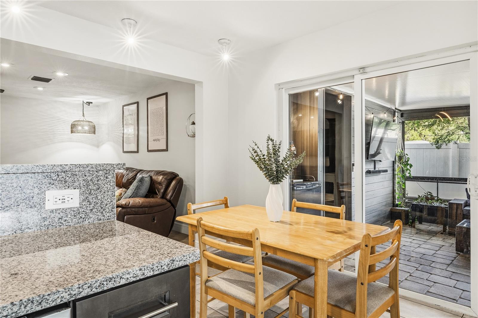 Image 12 of 41 For 419 Navarre Way