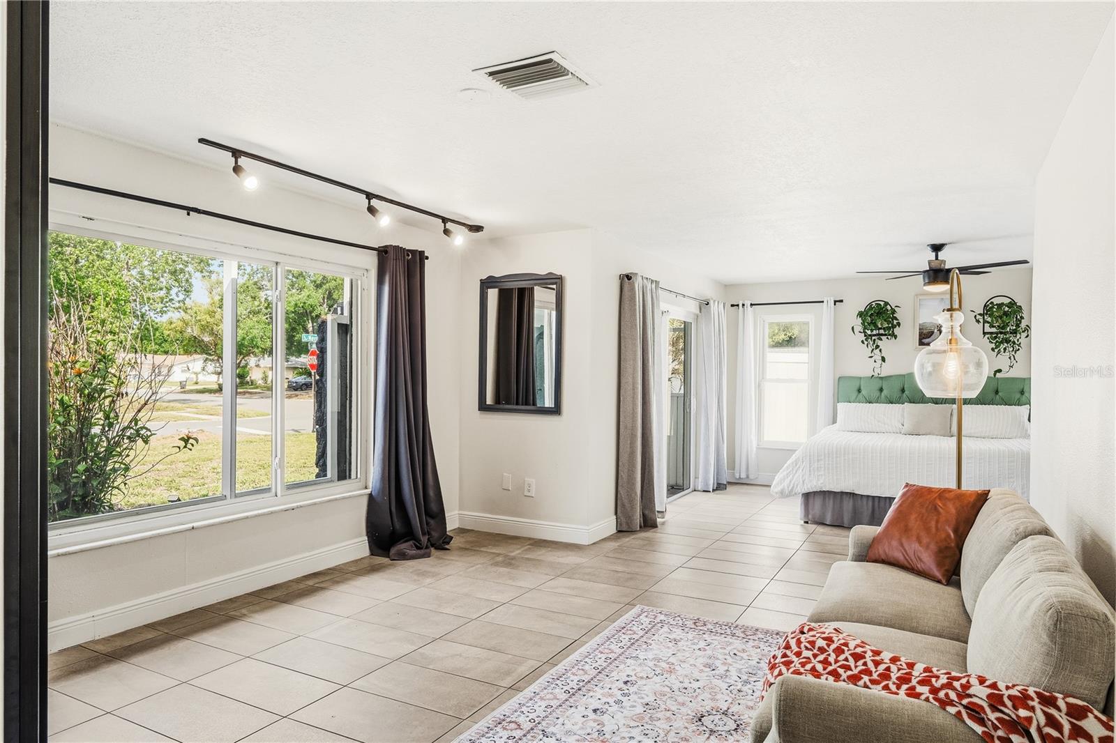 Image 16 of 41 For 419 Navarre Way