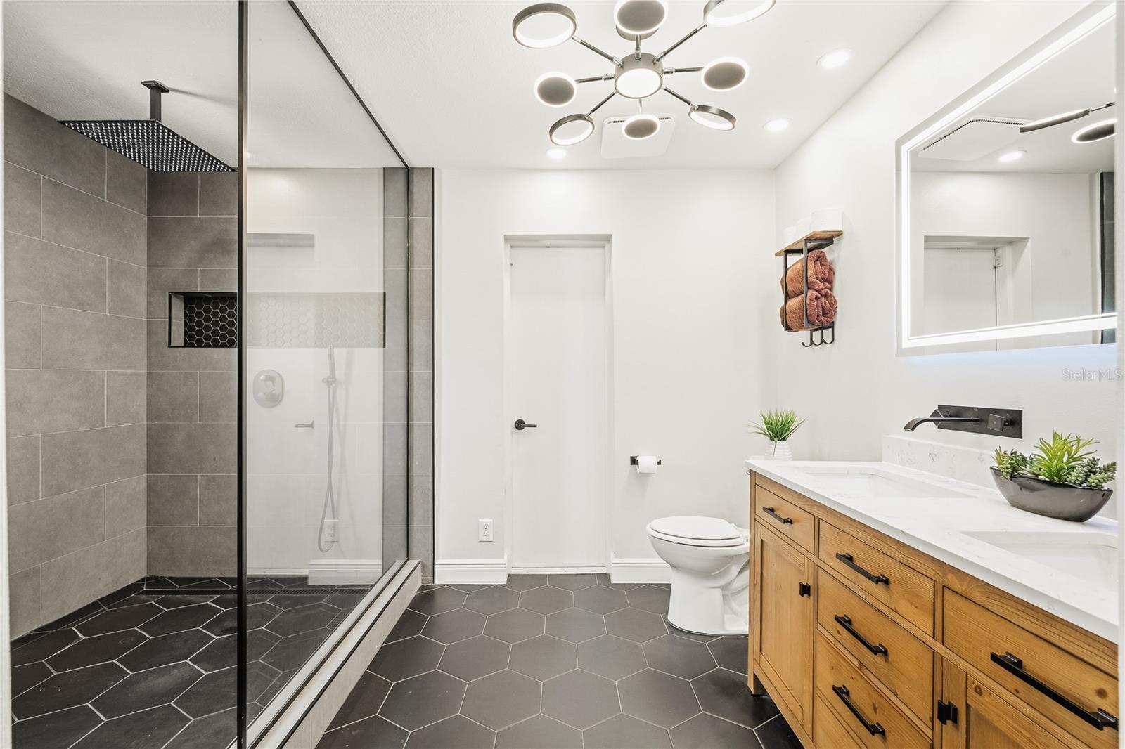 Image 18 of 41 For 419 Navarre Way