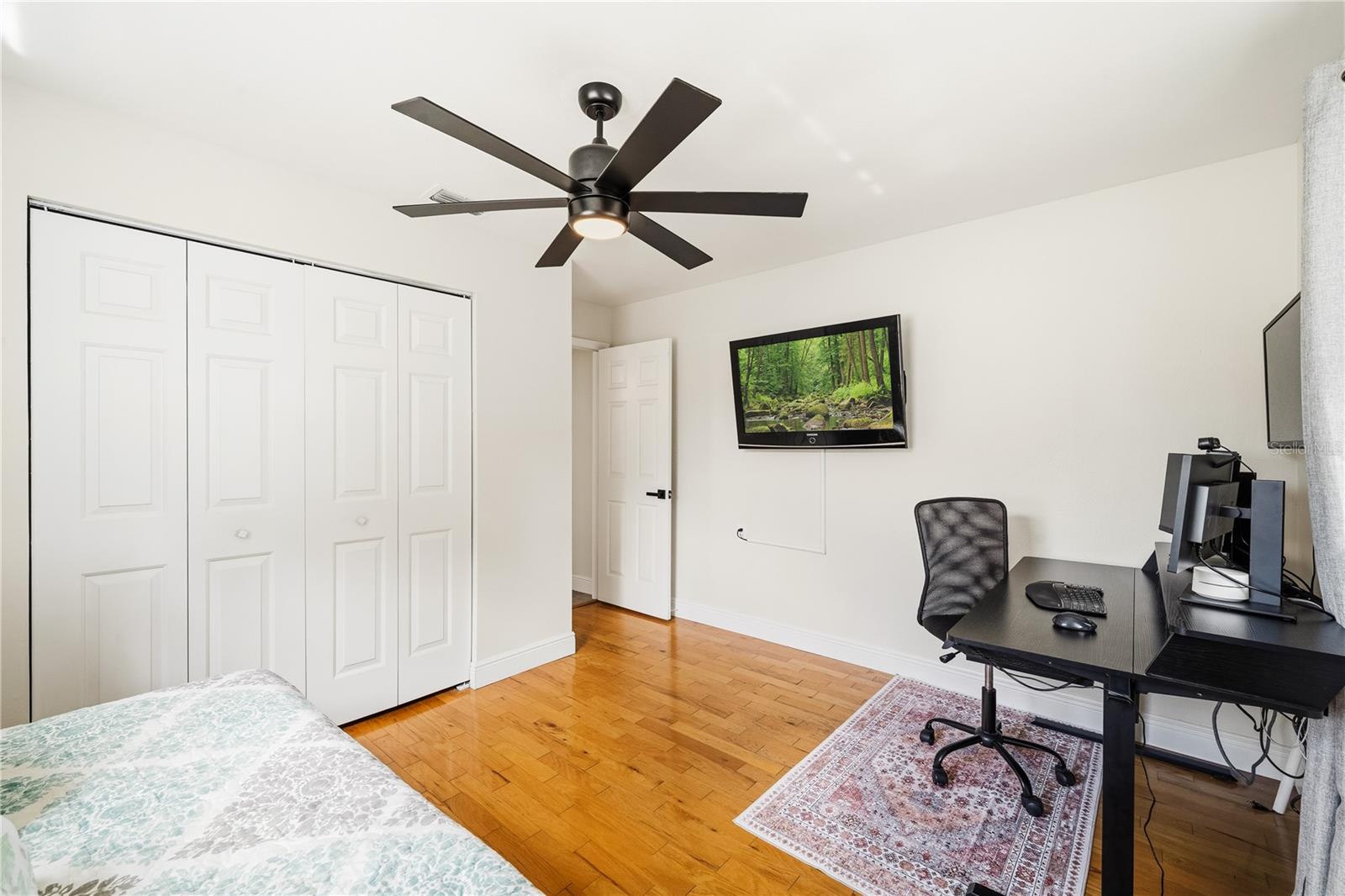 Image 24 of 41 For 419 Navarre Way