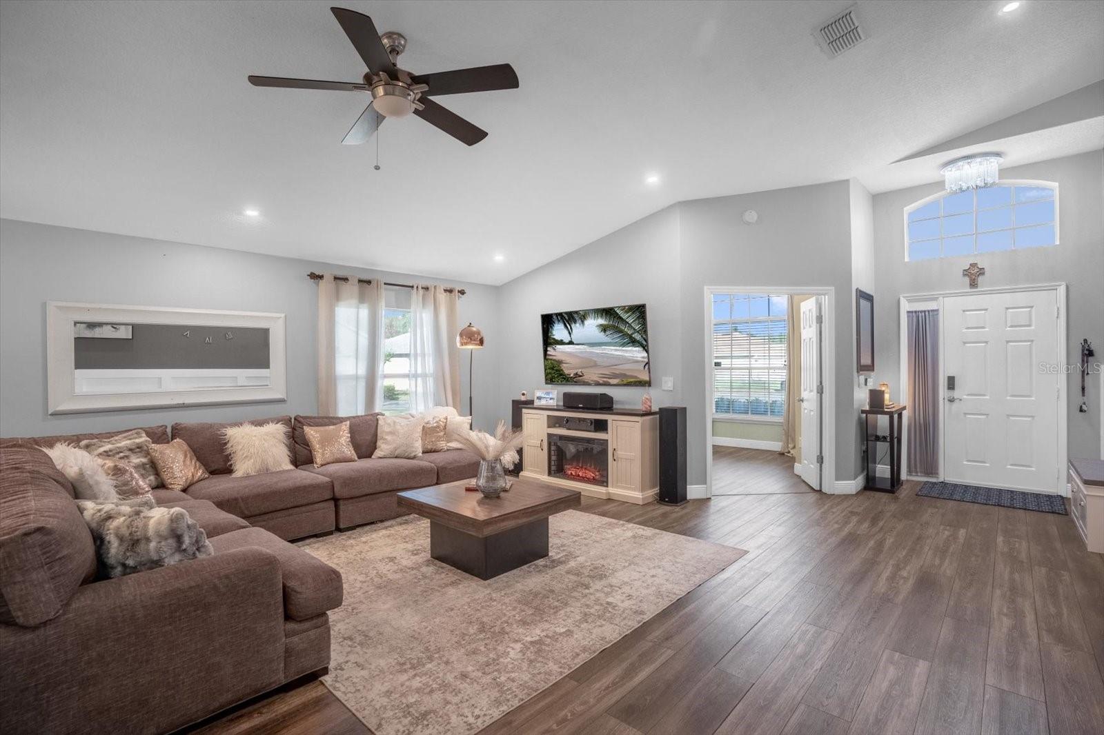 Image 4 of 31 For 2547 Abacus Court