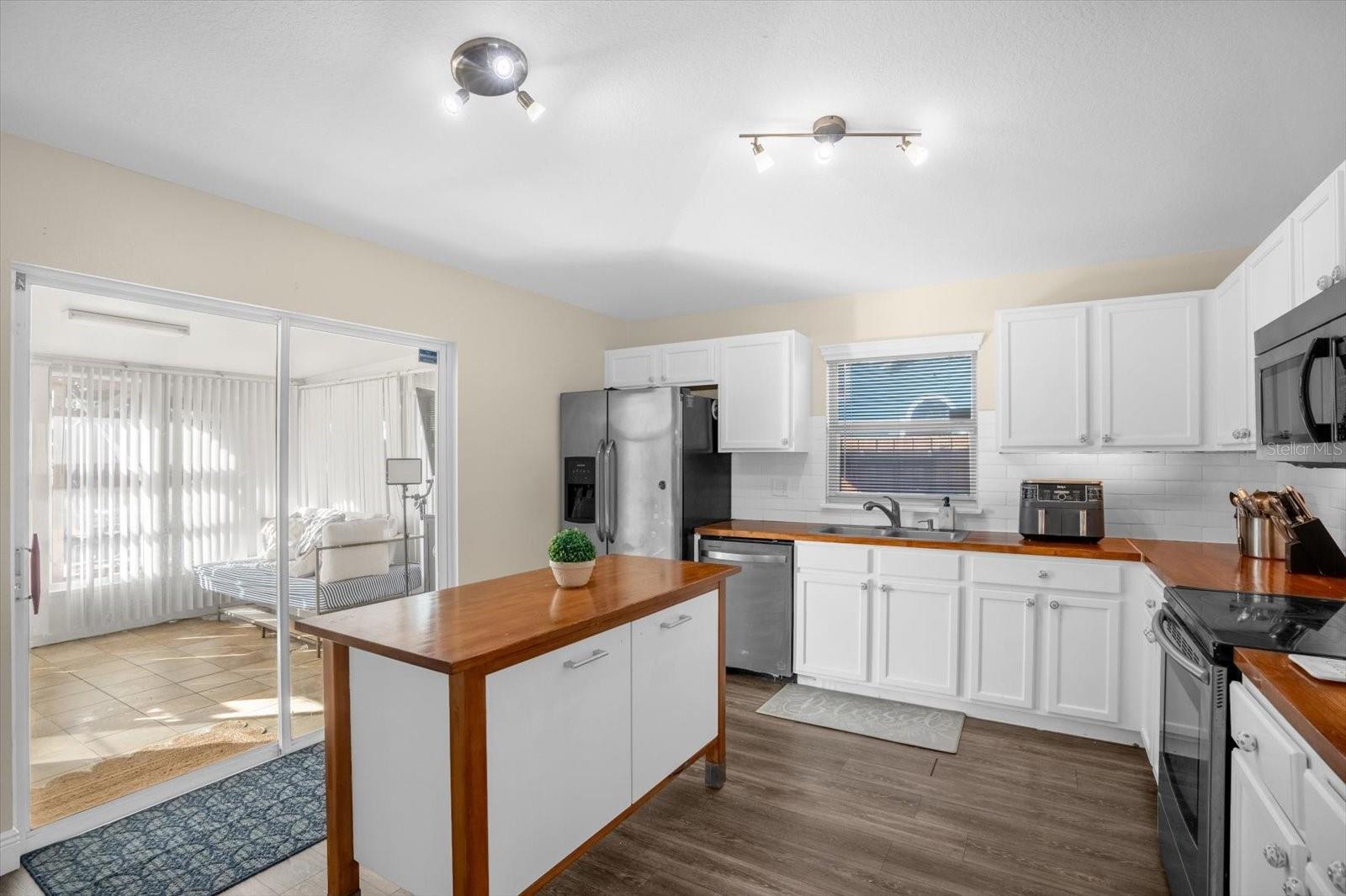 Image 7 of 31 For 2547 Abacus Court