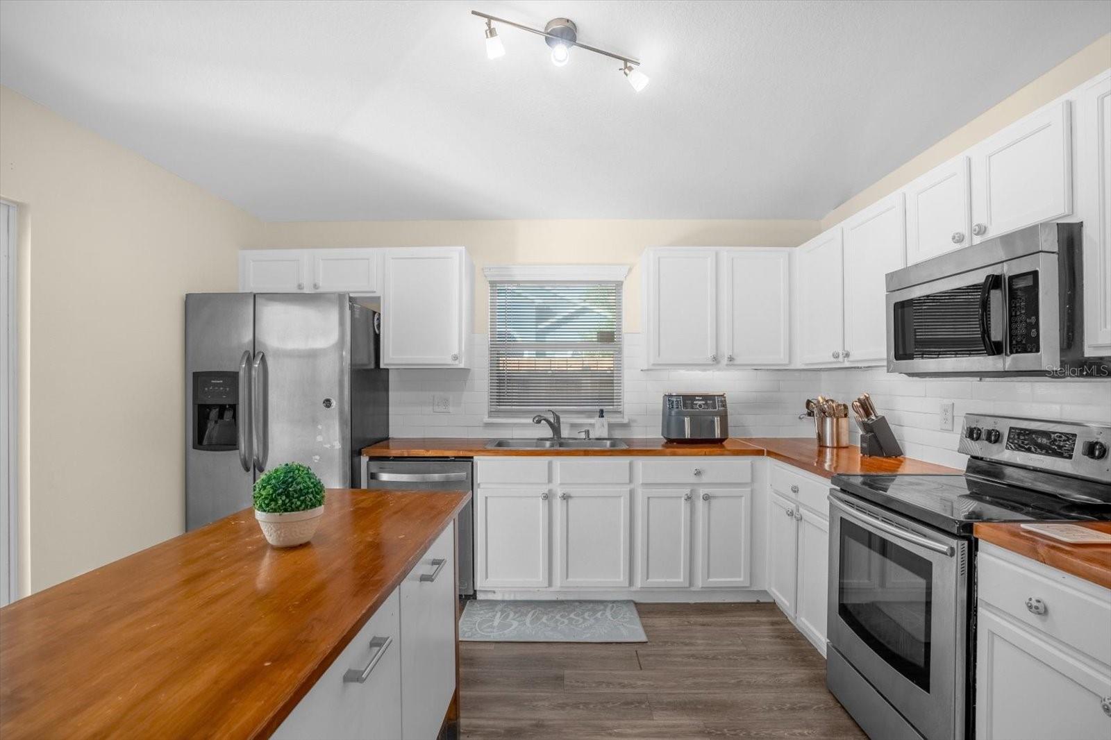 Image 8 of 31 For 2547 Abacus Court