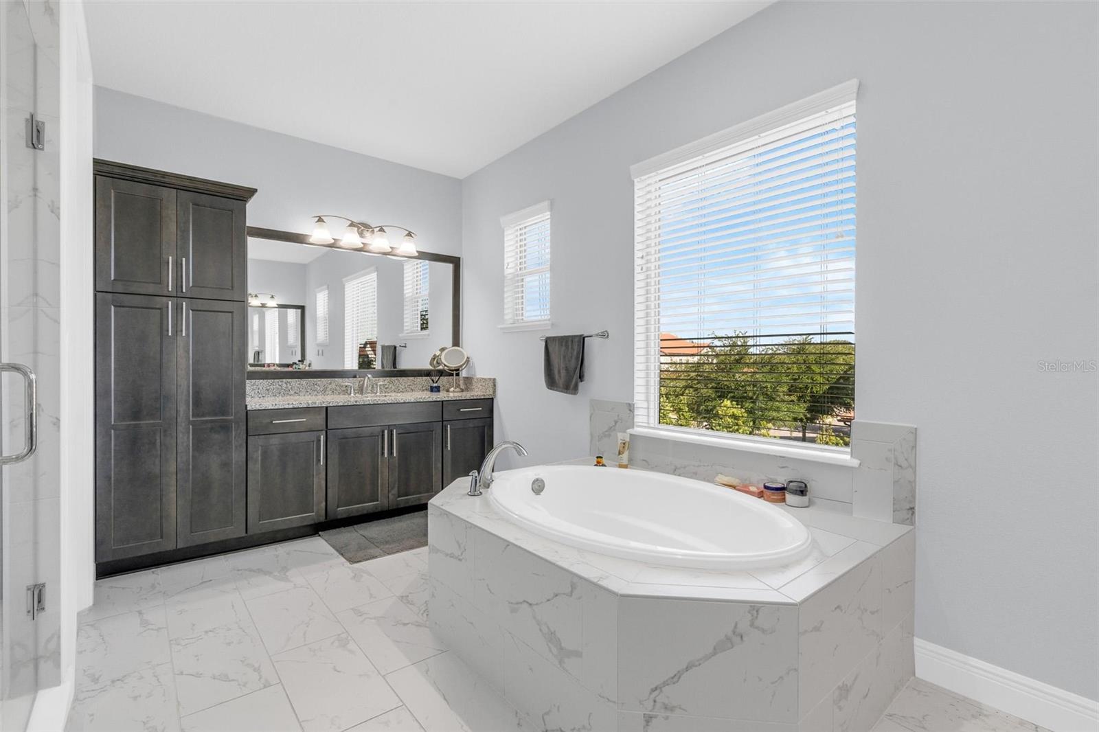 Image 29 of 63 For 15161 Canoe Place